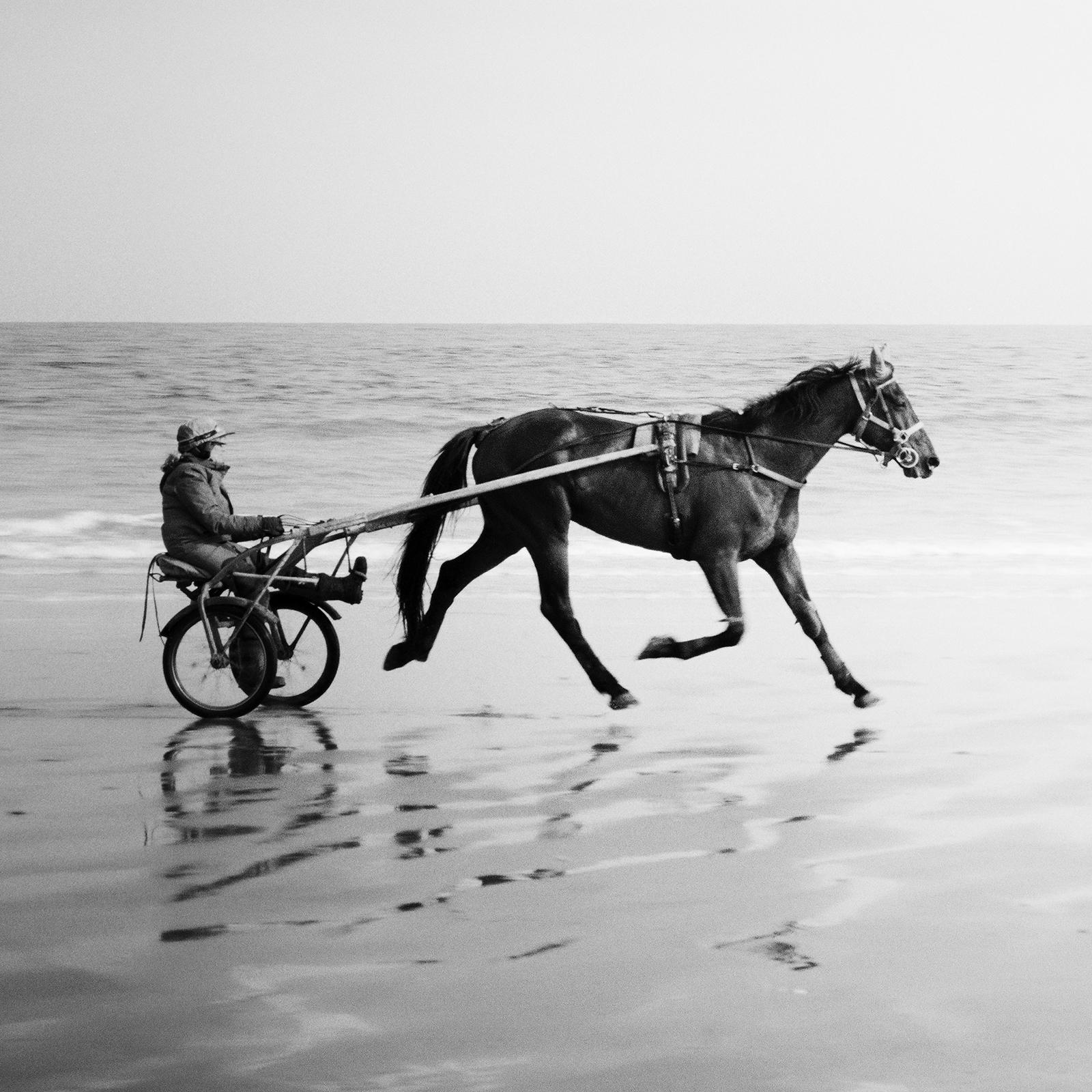 Harness Racing, Beach, Schwarz-Weiß-Fotografie, Landschaftsfotografie in limitierter Auflage im Angebot 5