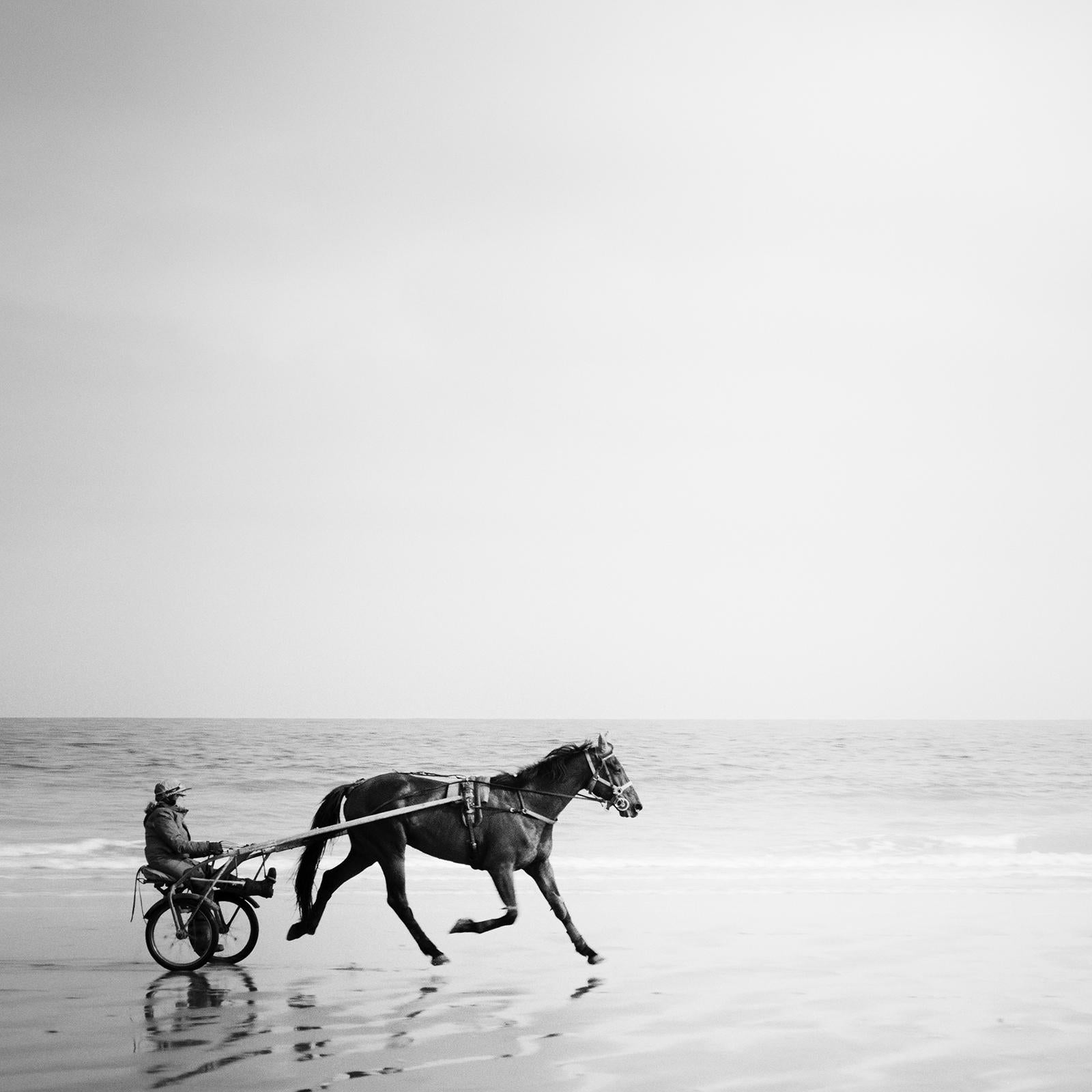 Harness Racing, Beach, Schwarz-Weiß-Fotografie, Landschaftsfotografie in limitierter Auflage im Angebot 4