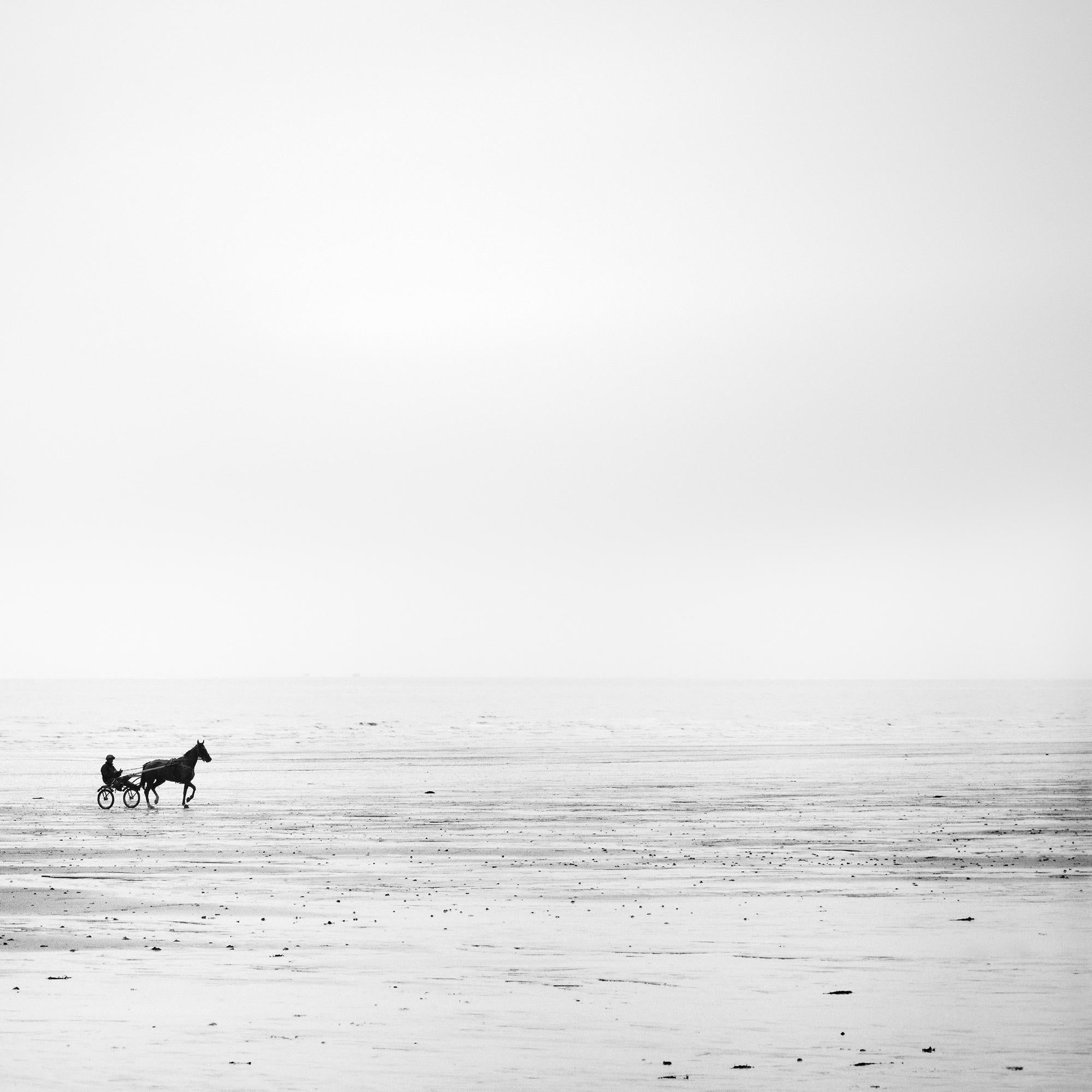 Harness Racing, einsamer Strand, Schwarz-Weiß-Fotografie, limitierte Landschaft im Angebot 4