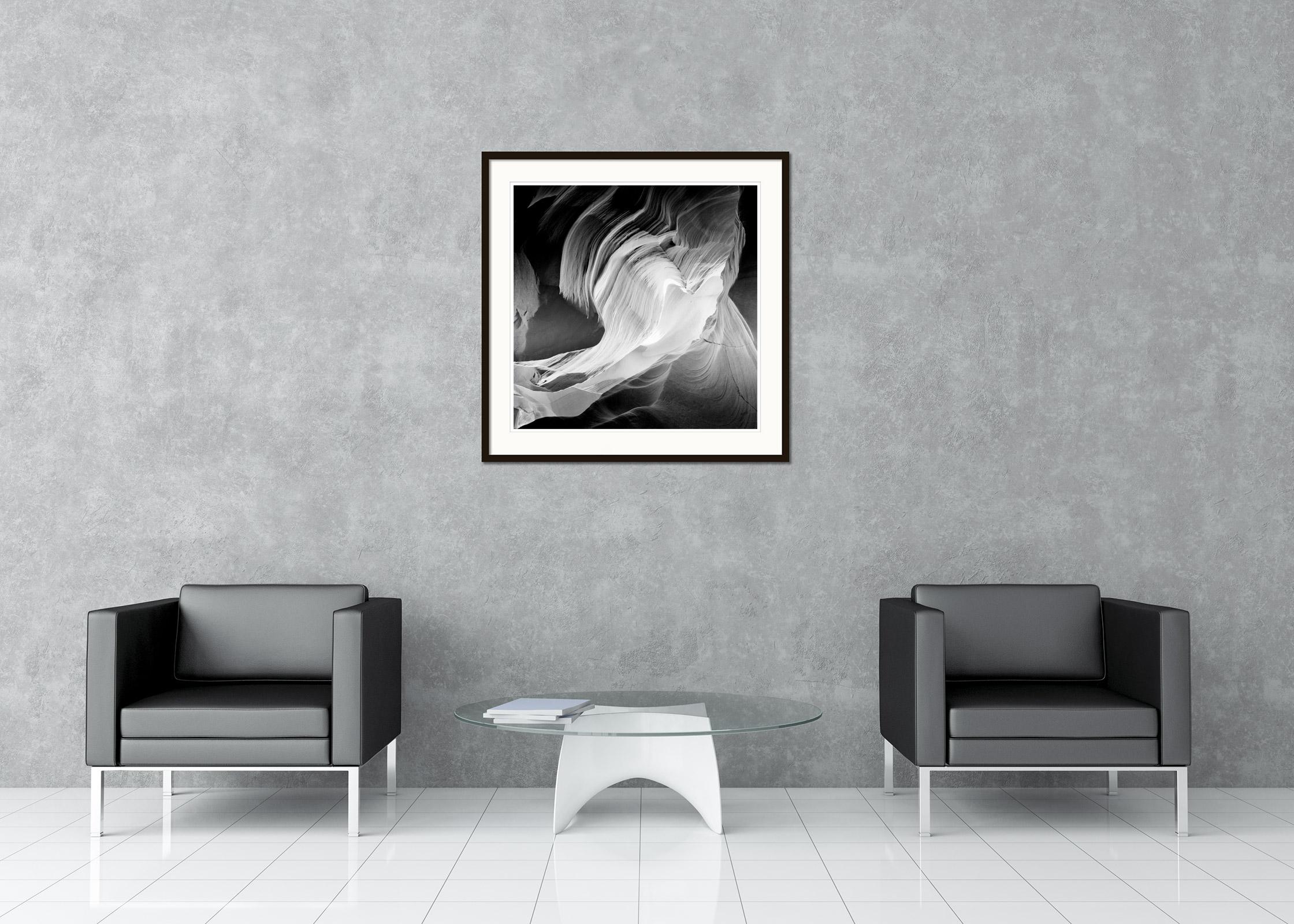 Heart Heart, Antelope Canon, Arizona, USA, minimalistisches Schwarz-Weiß-Foto, Landschaft im Angebot 1