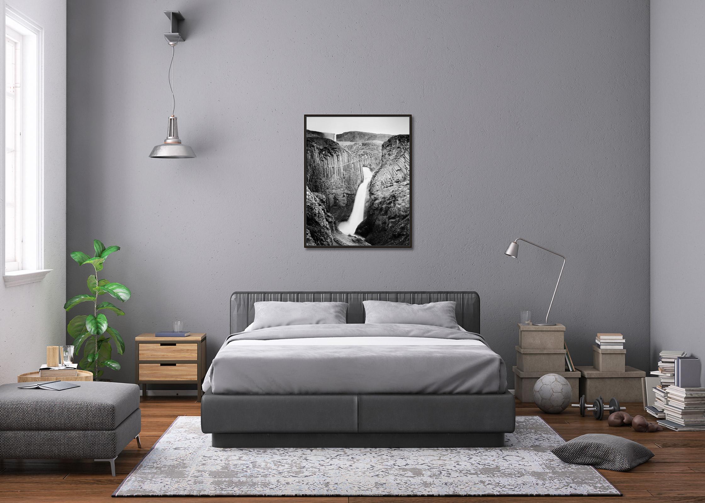 Hengifoss, Cascada, Islandia, fotografía en blanco y negro, impresión en edición limitada en venta 1