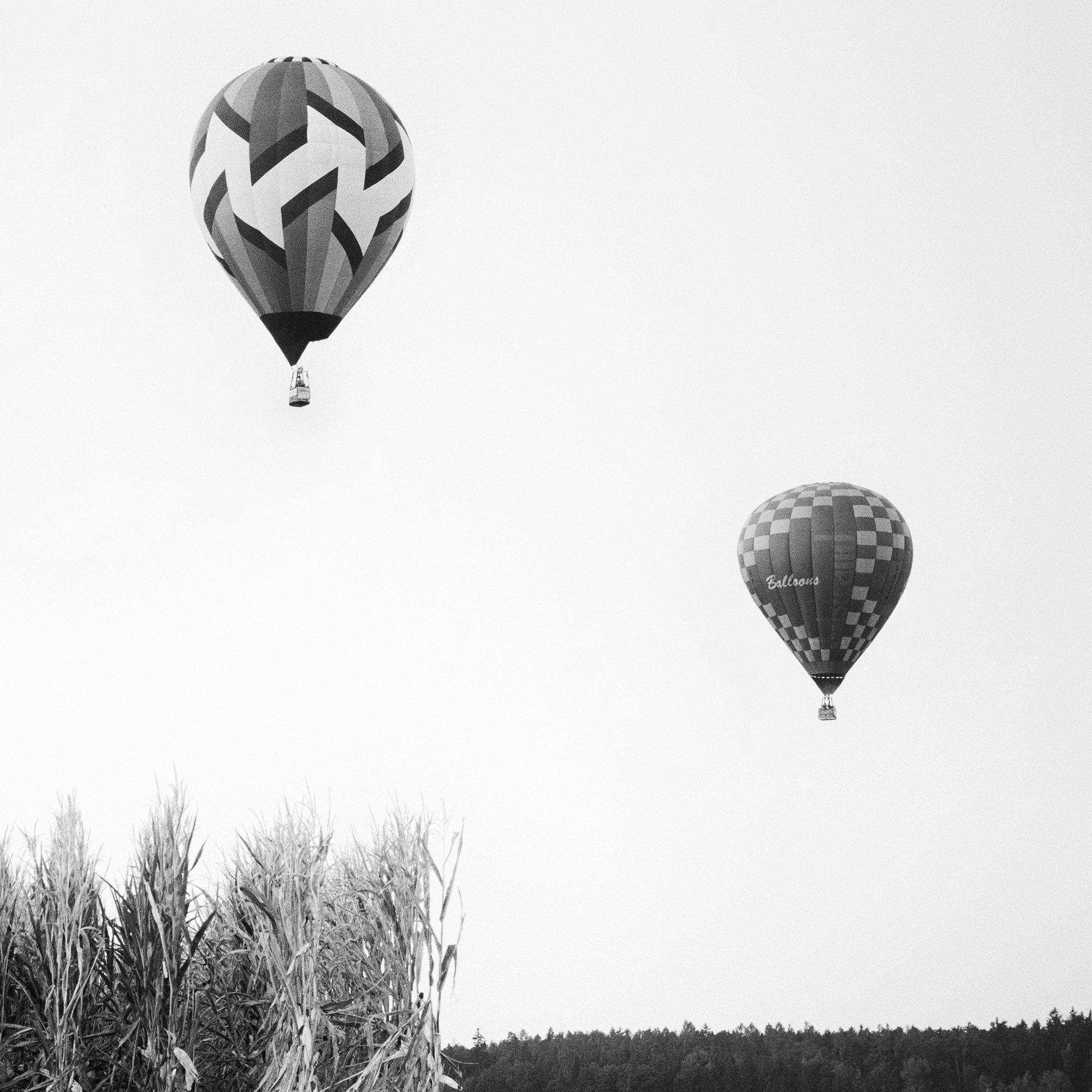 Championnat de montgolfières, photographie en noir et blanc, édition limitée en vente 7