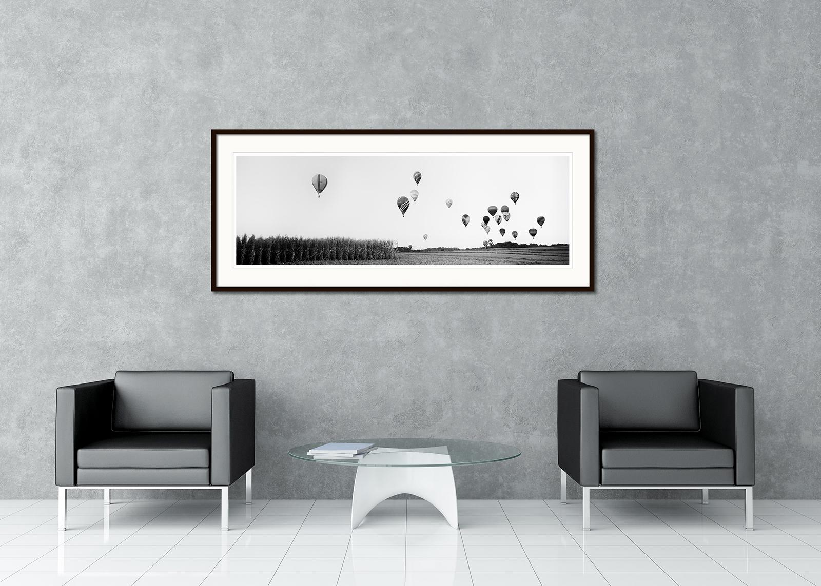 Fotografía panorámica Fine Art en blanco y negro. Panorama del Globo Aerostático, Campeonato, Waldviertel, Austria. Impresión en tinta de pigmento de archivo, edición de 9. Firmada, titulada, fechada y numerada por el artista. Certificado de