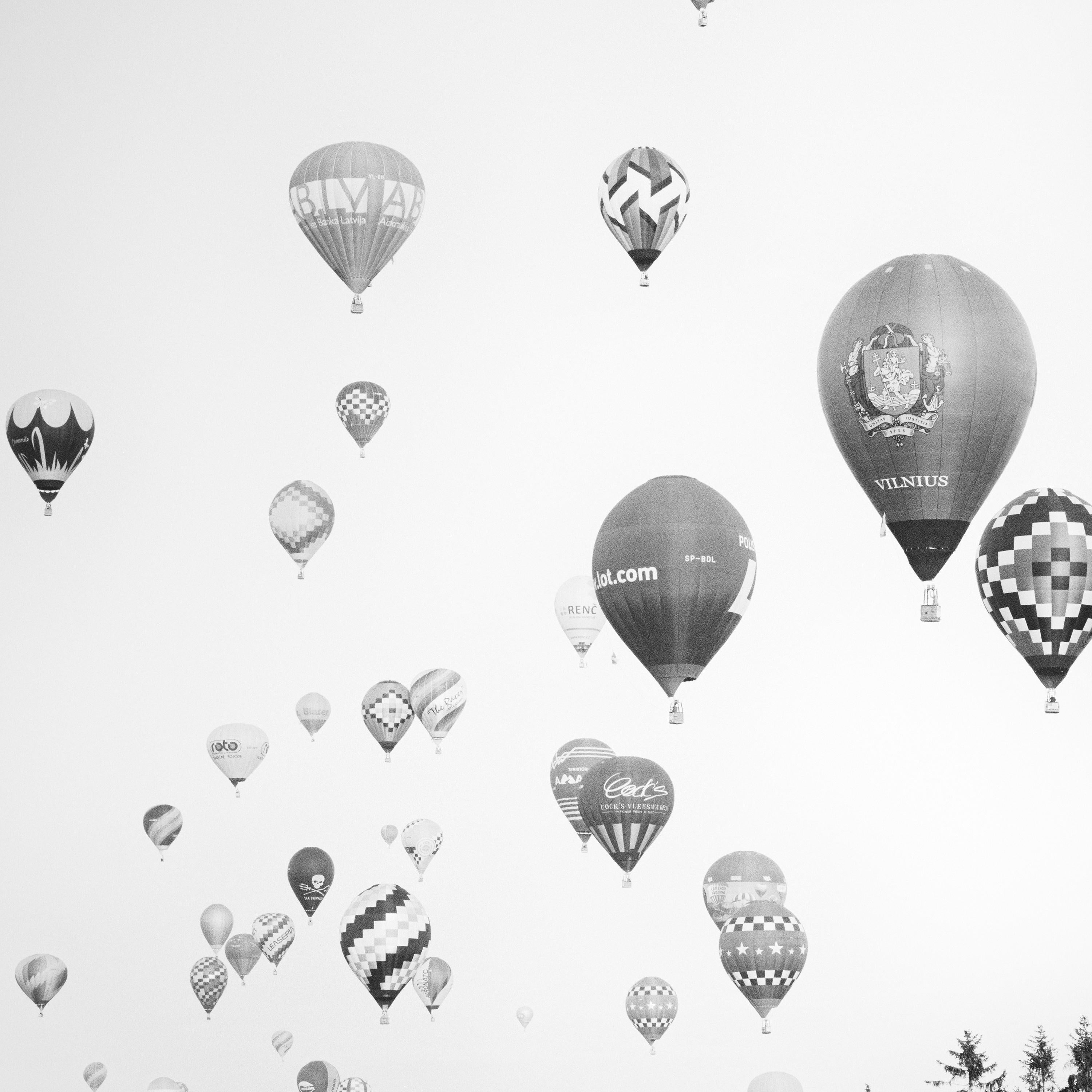 Tournoi mondial des ballons d'aviation, photographies de paysages en noir et blanc en vente 3