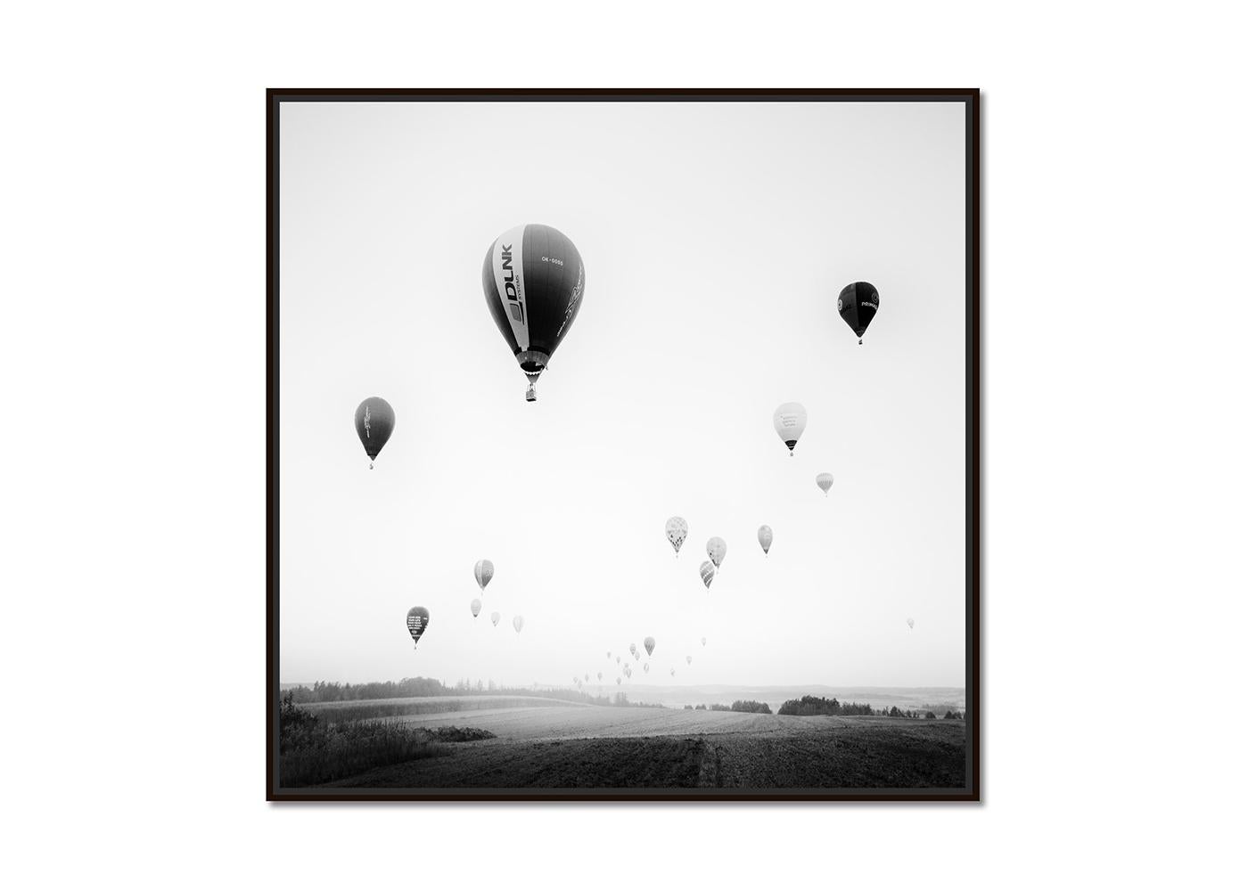 Hot Air Ballon, Weltmeisterschaft, Schwarz-Weiß-Fotografie, limitierte Auflage – Photograph von Gerald Berghammer