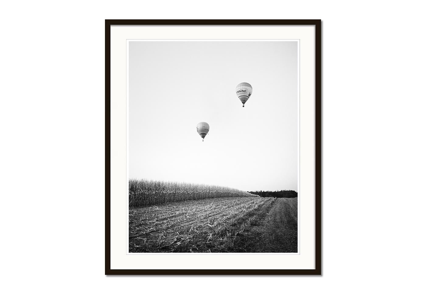 Campeonato del mundo de globos aerostáticos, fotografía en blanco y negro, edición limitada - Black and White Photograph Gris de Gerald Berghammer