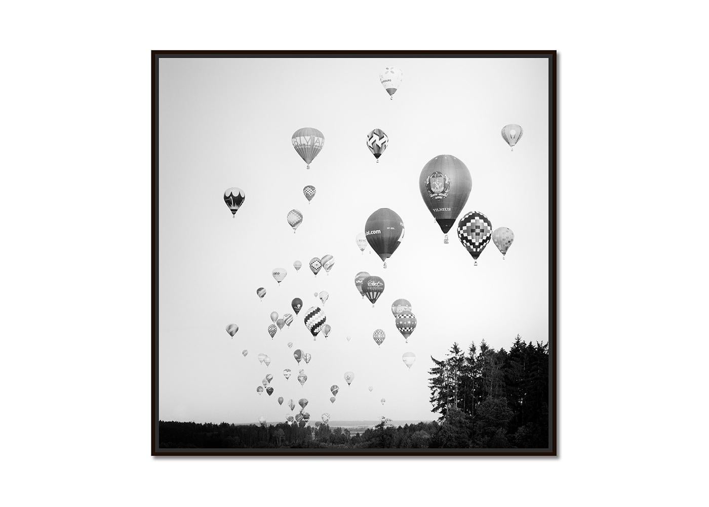 Hot Air Balloon World Championship, Schwarz-Weiß-Fotografie in limitierter Auflage – Photograph von Gerald Berghammer