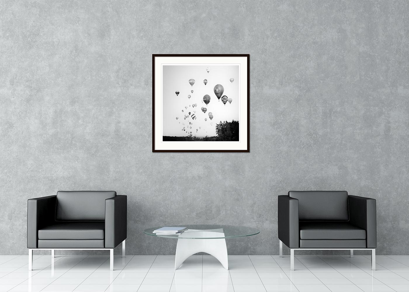 Hot Air Balloon World Championship, Schwarz-Weiß-Fotografie in limitierter Auflage (Grau), Black and White Photograph, von Gerald Berghammer