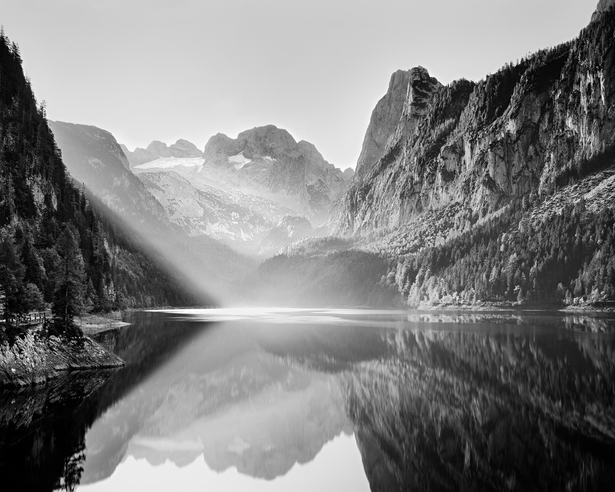 Illuminazione, Lago di Gosau, Austria, fotografia in bianco e nero in edizione limitata