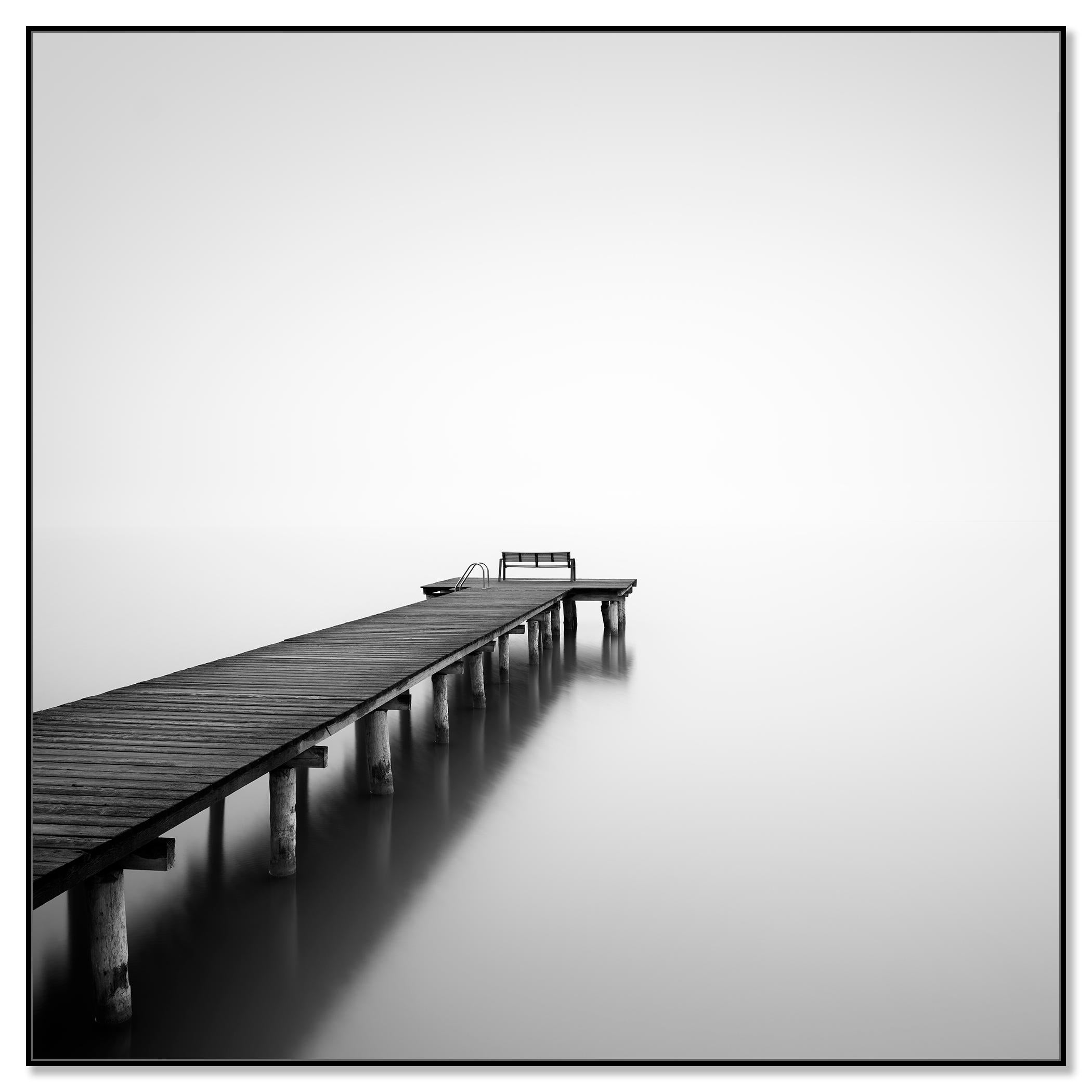 Hacia la Nada, foto de larga exposición del paisaje acuático del embarcadero, edición limitada - Photograph Contemporáneo de Gerald Berghammer