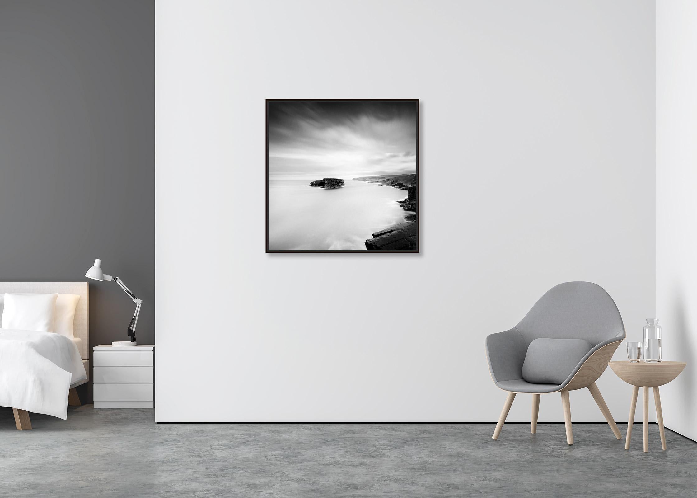 Irische Küste, Irland, Küste, Kunst, Schwarz-Weiß-Landschaftsfotodruck (Zeitgenössisch), Photograph, von Gerald Berghammer