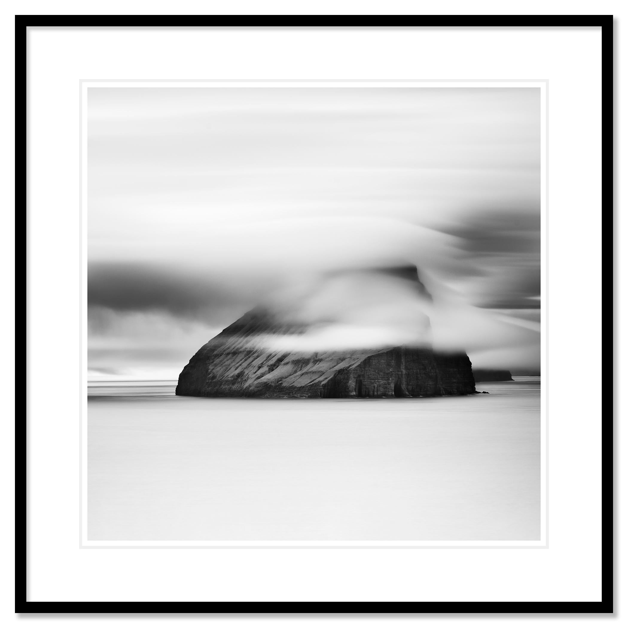 Schwarz-Weiß-Fotografie der Winter-Eislandschaft. Pigmenttintendruck, Auflage 7, signiert, betitelt, datiert und nummeriert vom Künstler. Mit Echtheitszertifikat. Bedruckt mit einem 4 cm breiten weißen Rand.
International preisgekrönter Fotograf -