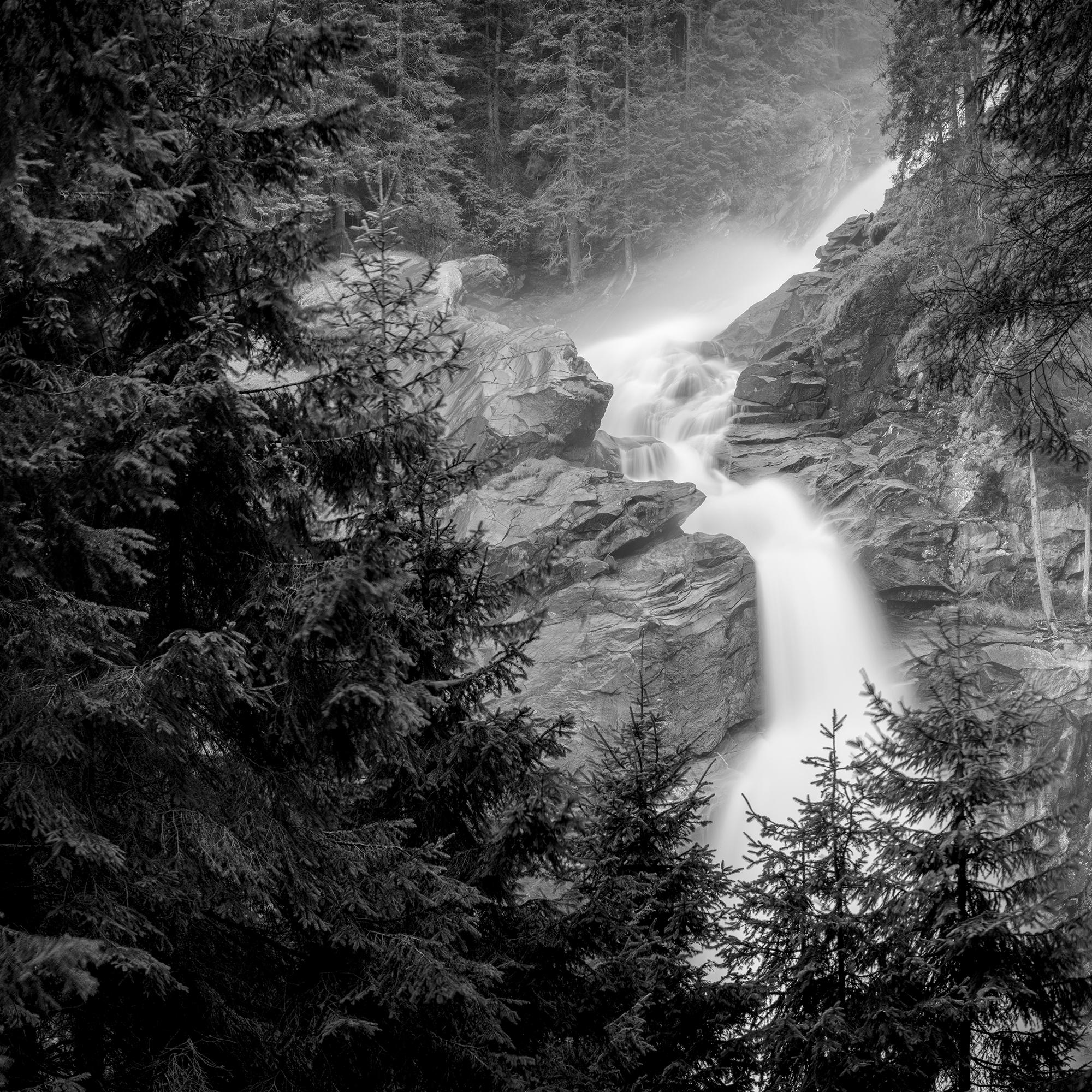 Aquarelle de Krimmler, Stream de montagne, Autriche, photographies d'art B&W, paysage en vente 5
