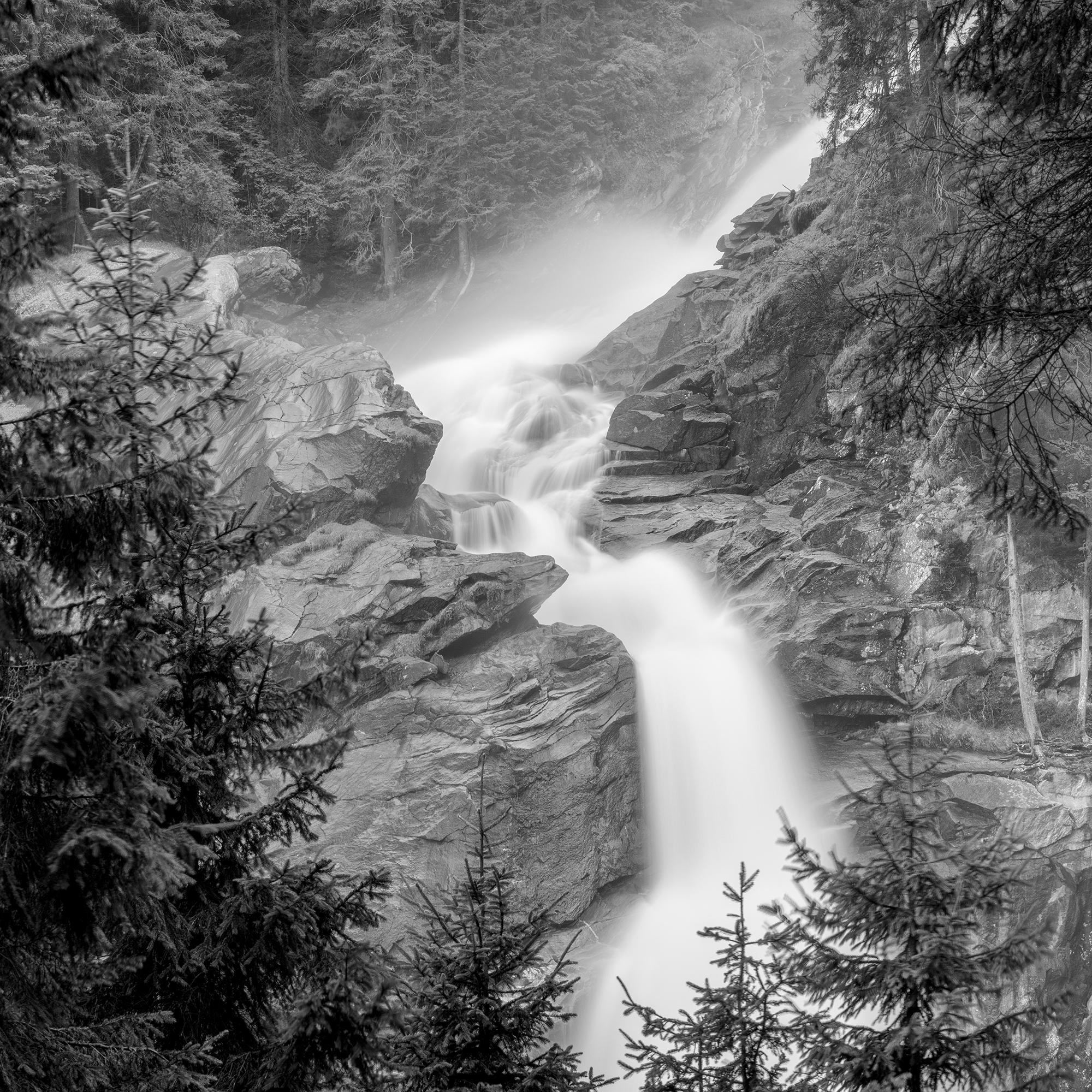Aquarelle de Krimmler, Stream de montagne, Autriche, photographies d'art B&W, paysage en vente 7