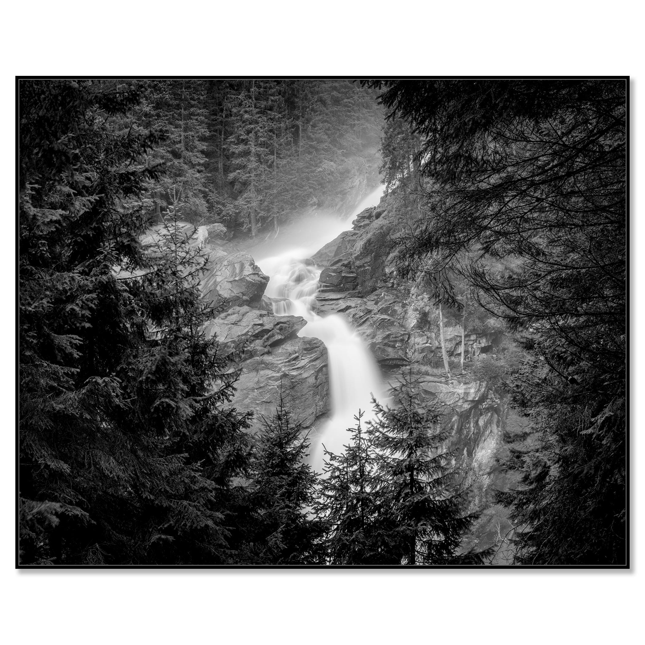 Aquarelle de Krimmler, Stream de montagne, Autriche, photographies d'art B&W, paysage - Photograph de Gerald Berghammer