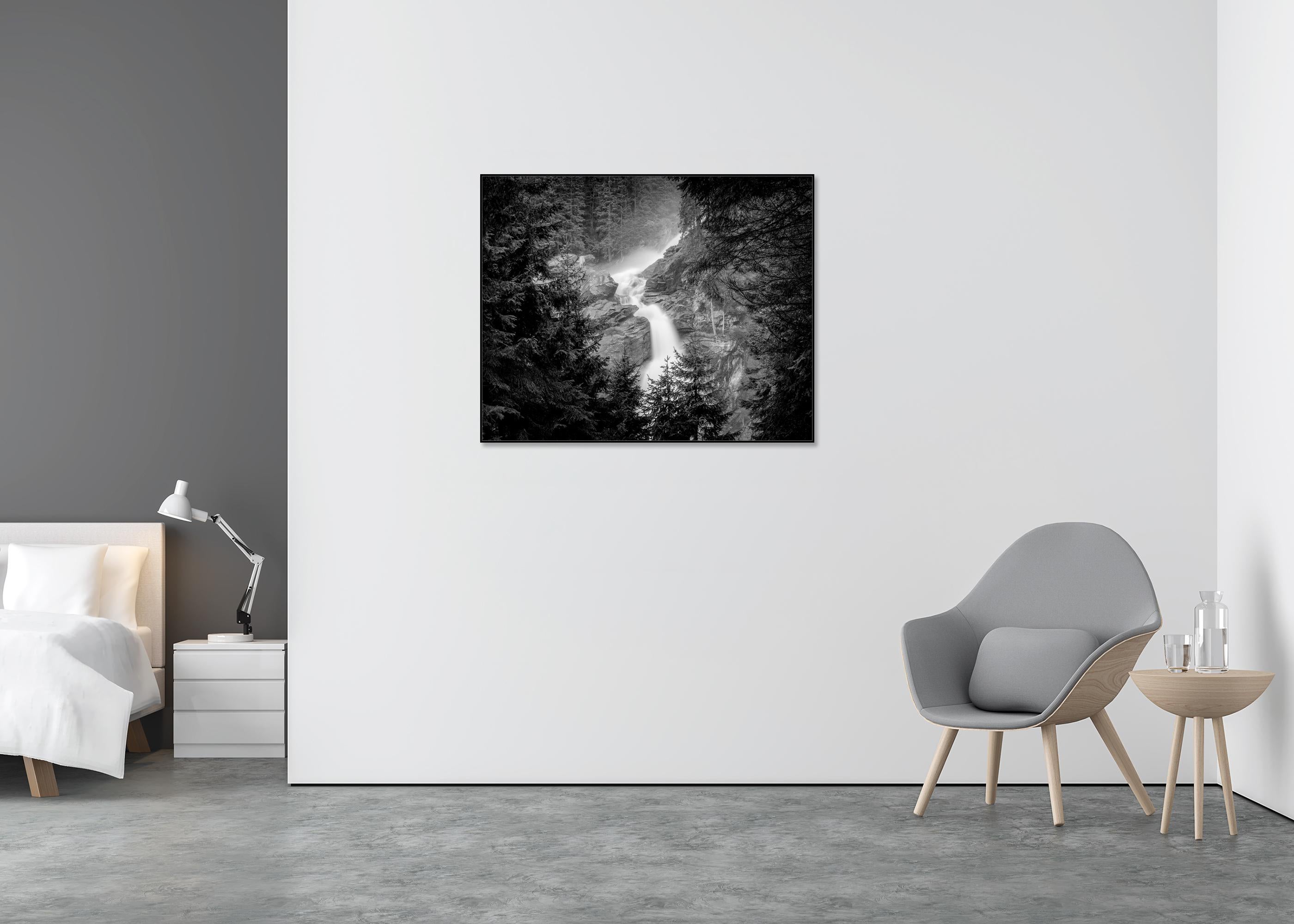Aquarelle de Krimmler, Stream de montagne, Autriche, photographies d'art B&W, paysage - Noir Landscape Photograph par Gerald Berghammer