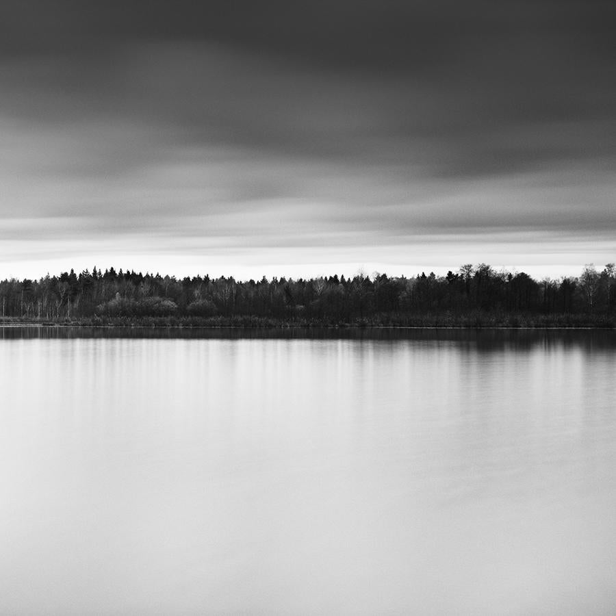 Vue du lac, panorama, longue exposition de photographies de paysages en noir et blanc en vente 5