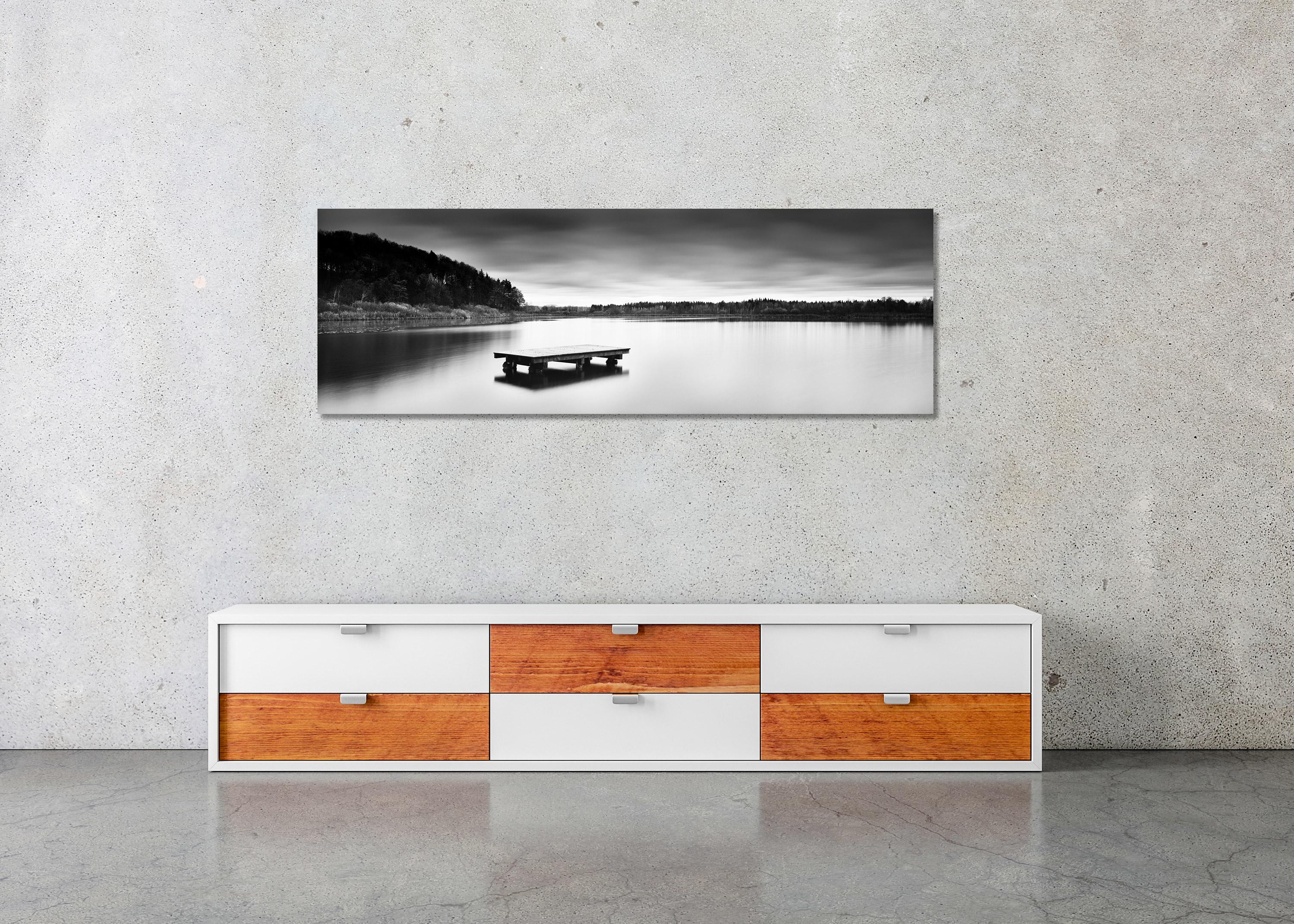 Vue du lac, panorama, longue exposition de photographies de paysages en noir et blanc en vente 2