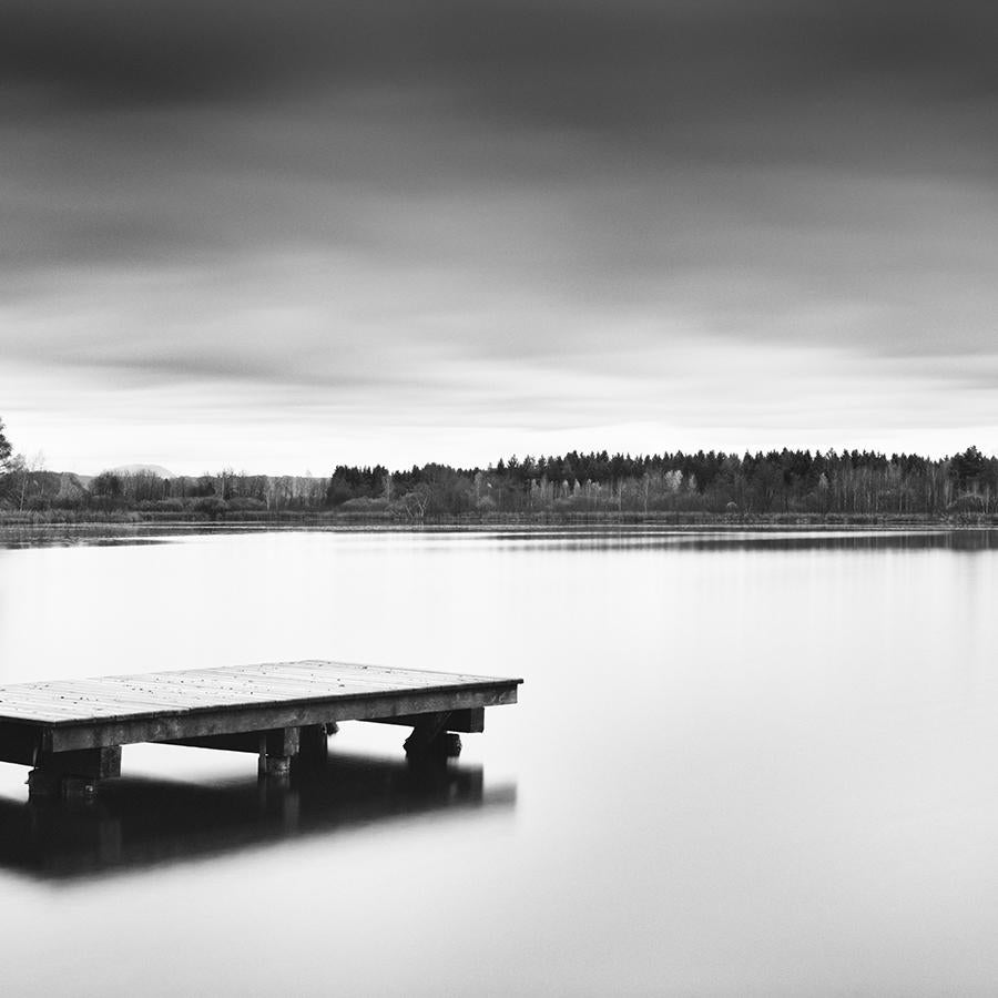 Vue du lac, panorama, longue exposition de photographies de paysages en noir et blanc en vente 4