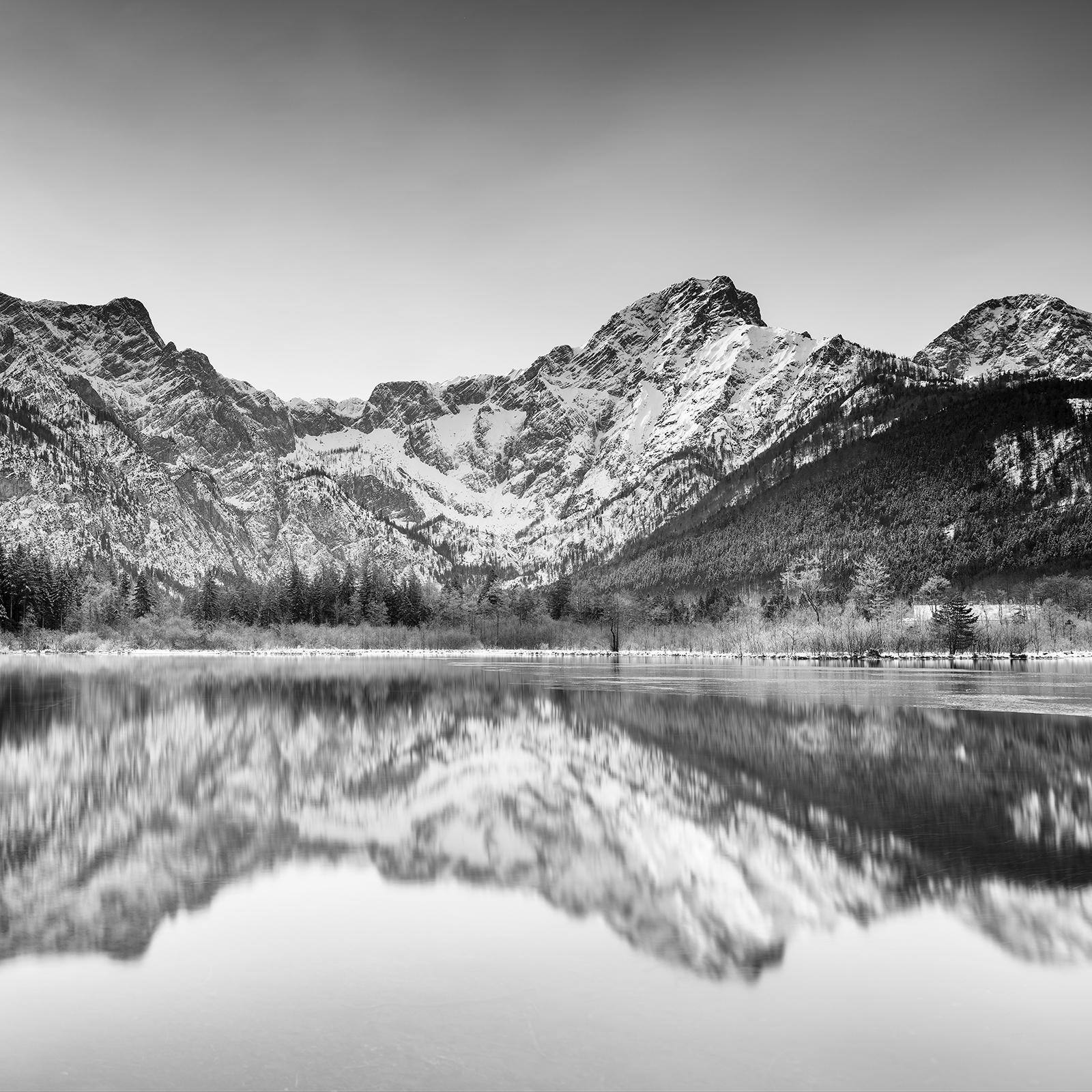 Orilla del lago, Panorama invernal, Nieve, Montañas, Impresión monocroma de edición limitada en venta 5
