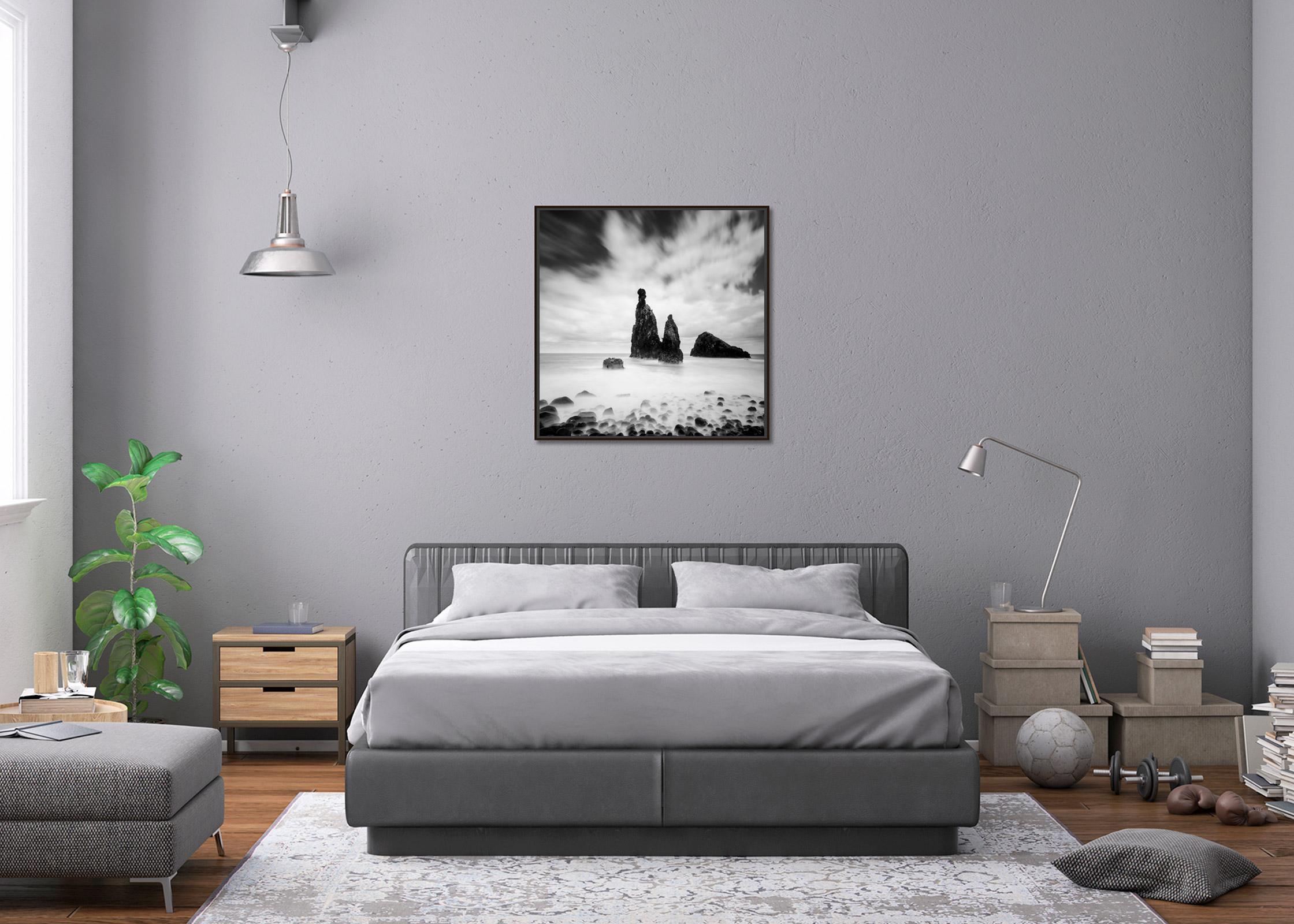 Rocas de lava, Ribeira Da Janela, Portugal, fotografía de paisaje acuático en blanco y negro en venta 1