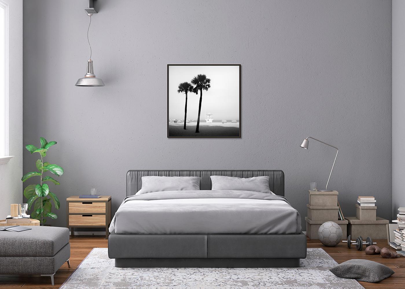 Lifeguard Tower, Palm Trees, Miami Beach, monochrome Fotografie, limitierte Auflage im Angebot 1