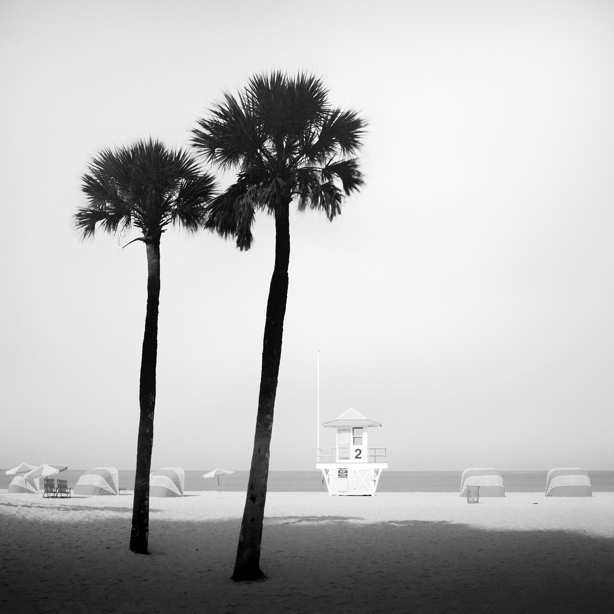 Lifeguard Tower, Palm Trees, Miami Beach, photographie monochrome, édition limitée