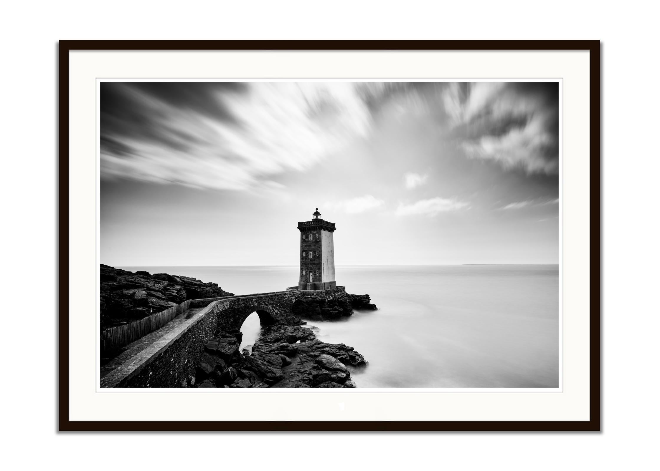 Leuchtturm, Kermorvan, Atlantik, Frankreich, schwarz-weiß Landschaftsfotografie (Grau), Landscape Photograph, von Gerald Berghammer