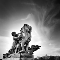 Lion a l'Enfant Statue, Pont Alexandre, Paris, Schwarz-Weiß-Fotografie