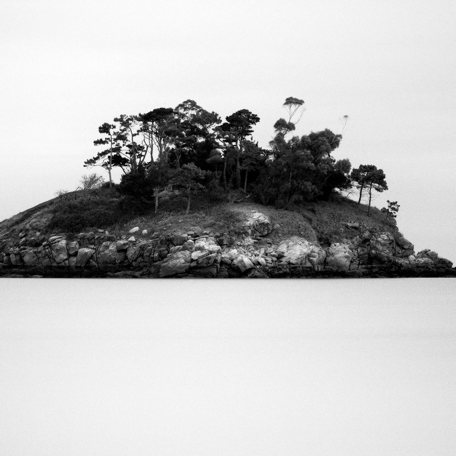 Kleine grüne Insel, Strand, Spanien, Schwarz-Weiß-Fotografie, limitierte Auflage im Angebot 4