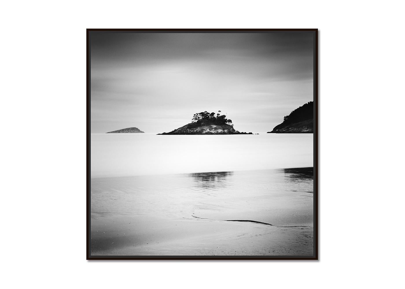 Little Green Island, Spiaggia, Spagna, fotografia in bianco e nero, paesaggio - Photograph di Gerald Berghammer