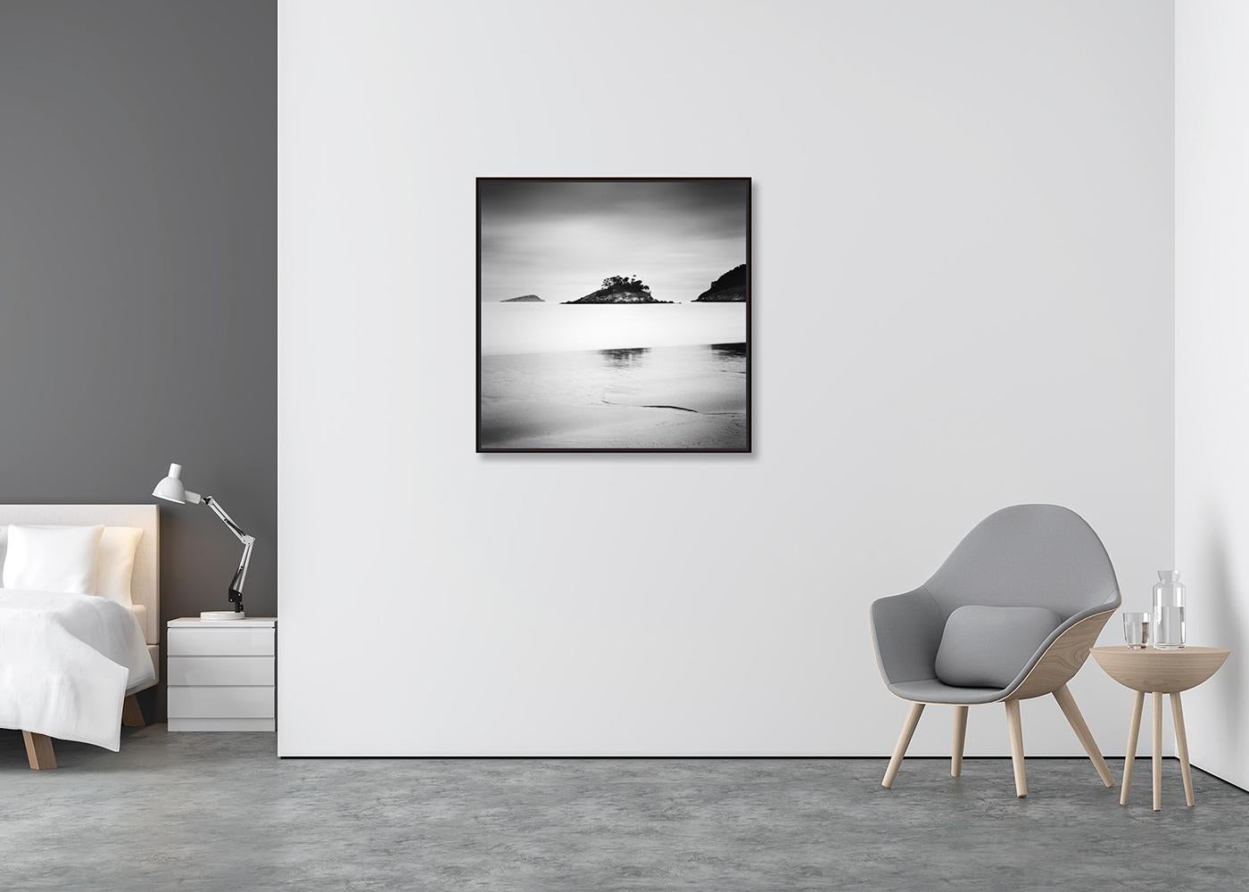 Little Green Island, Spiaggia, Spagna, fotografia in bianco e nero, paesaggio - Photograph Contemporaneo di Gerald Berghammer