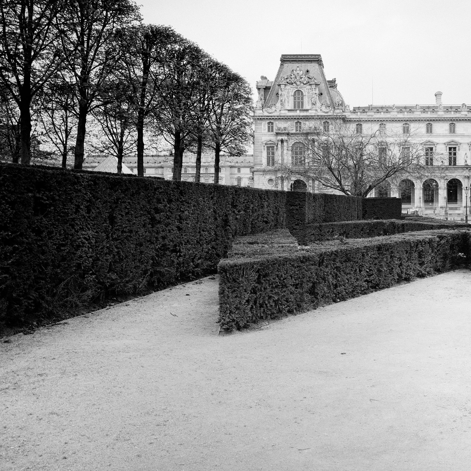 Louvre, Paris, Monochrome Fotografie, limitierte Auflage, Kunst von Gerald Berghammer im Angebot 9