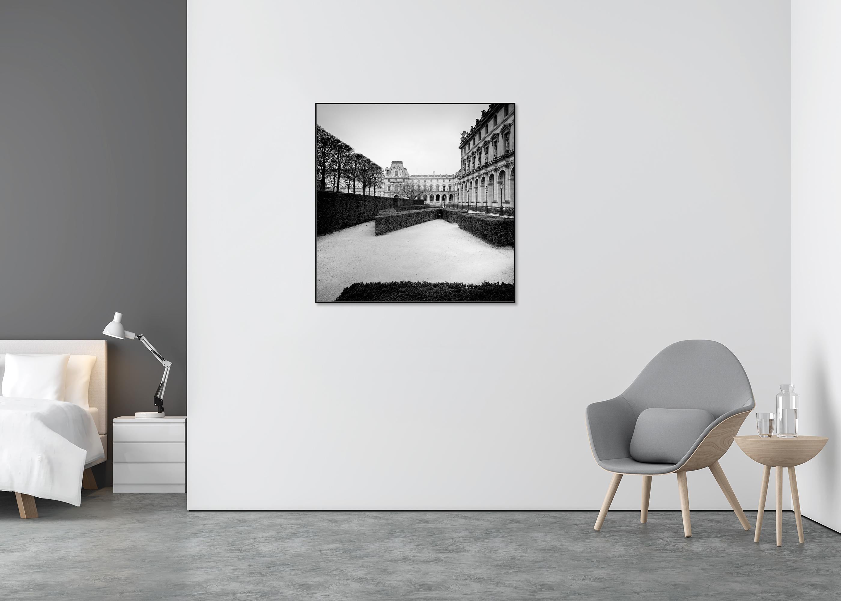 Louvre, Paris, Monochrome Fotografie, limitierte Auflage, Kunst von Gerald Berghammer im Angebot 3