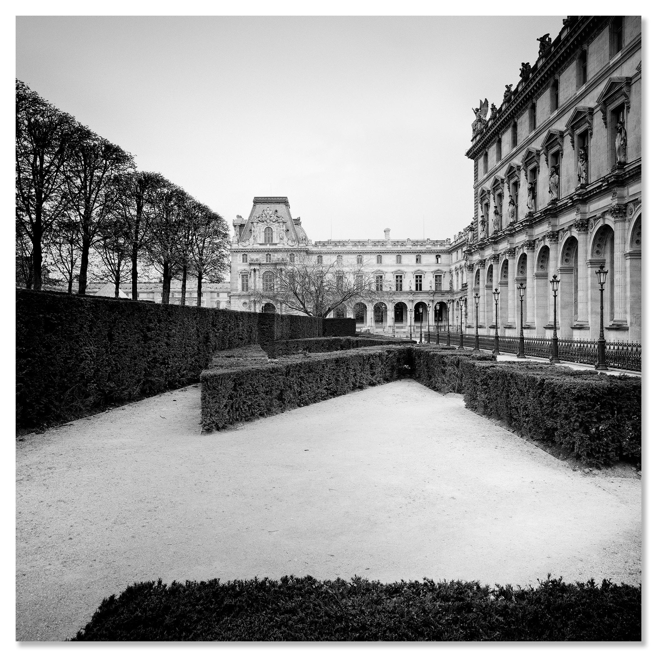 Louvre, Paris, Monochrome Fotografie, limitierte Auflage, Kunst von Gerald Berghammer im Angebot 7