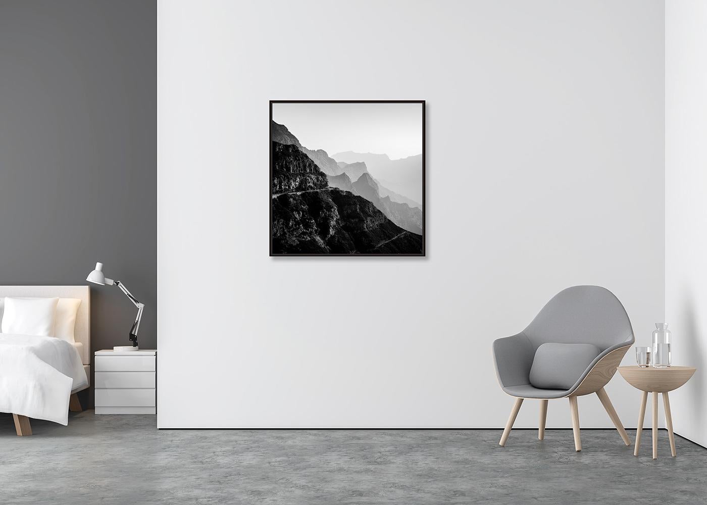 Madeira Peaks, Morgenlicht, Schwarz-Weiß-Fotografie, Landschaft in limitierter Auflage (Zeitgenössisch), Photograph, von Gerald Berghammer