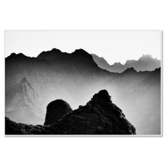 Picchi di Madeira, alba, montagne d'ombra, fotografia in bianco e nero, paesaggio