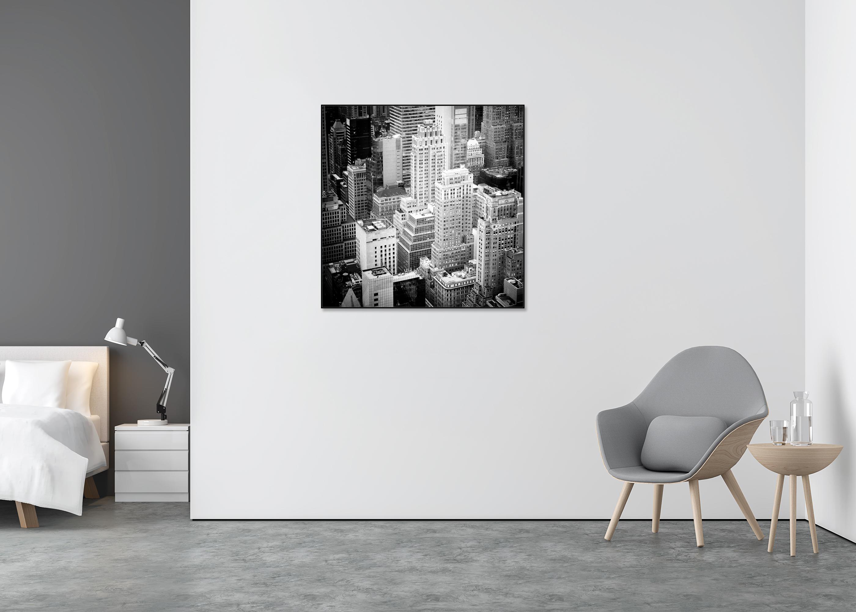 Manhattan, Nueva York, EE.UU., fotografía en blanco y negro, edición limitada - Black and White Photograph Negro de Gerald Berghammer