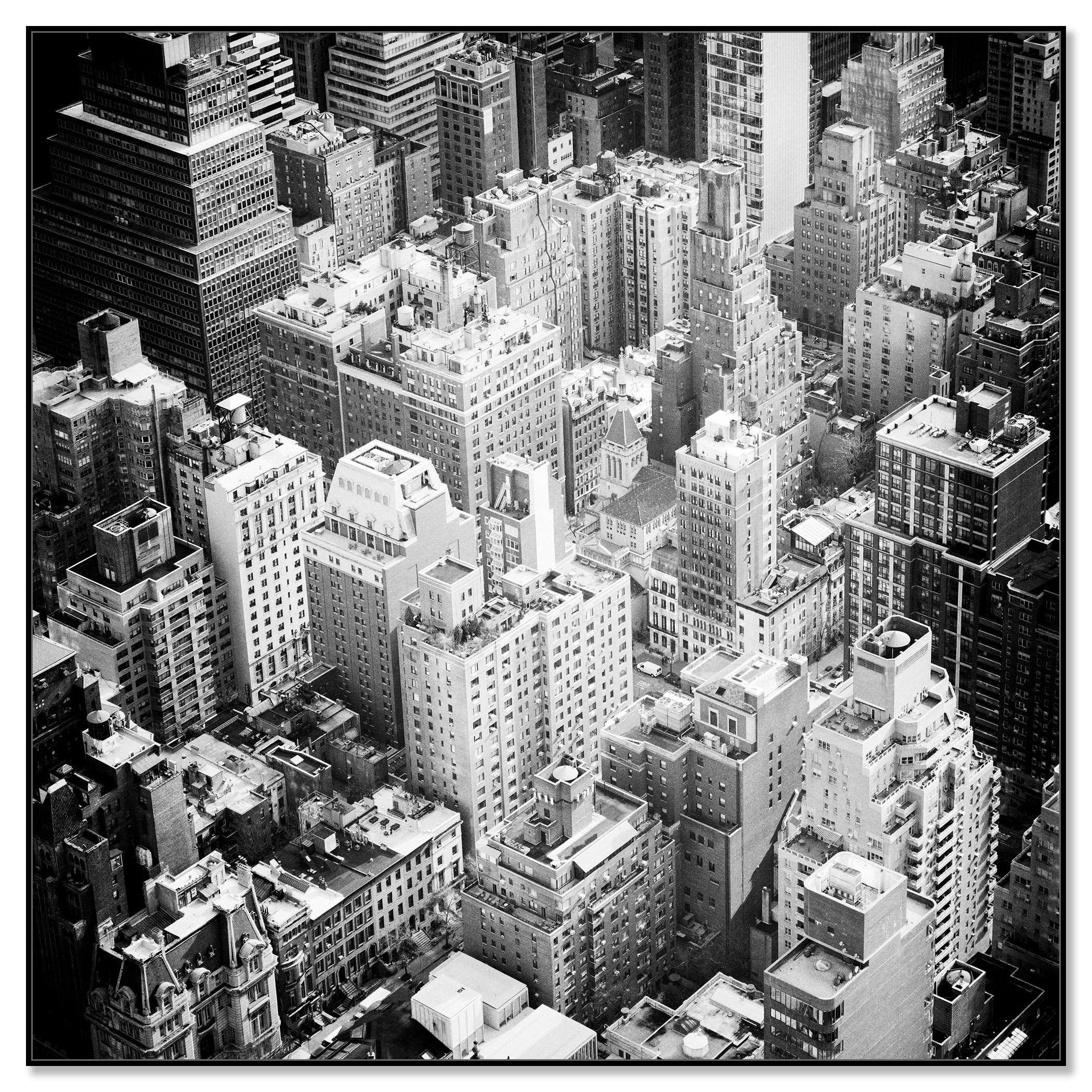 Manhattan, Top of the Rock, Nueva York, fotografía en blanco y negro, limitada - Photograph Contemporáneo de Gerald Berghammer