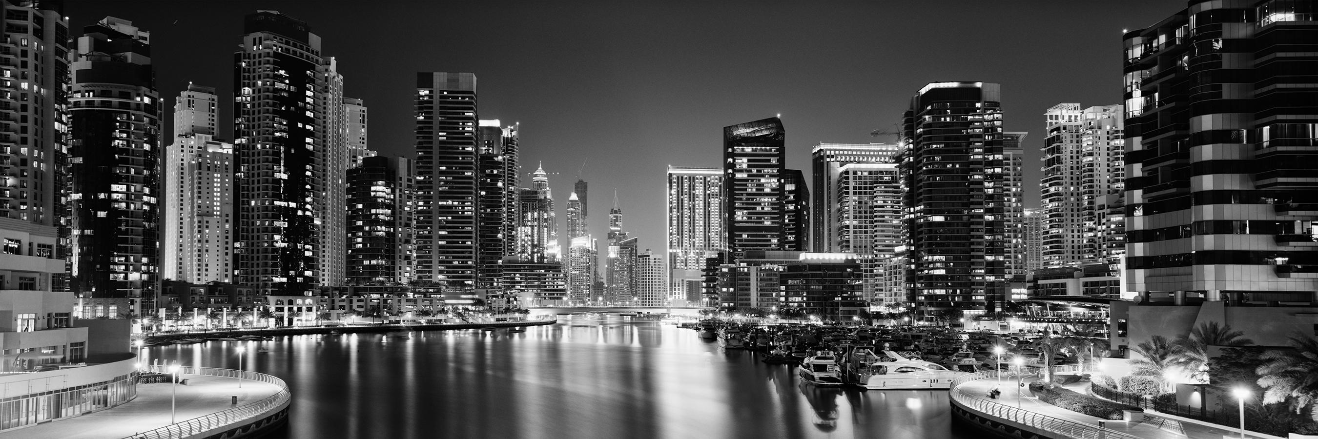 Marina Night Panorama, Wolkenkratzer, Dubai, Schwarz-Weiß-Fotografie, Meereslandschaft