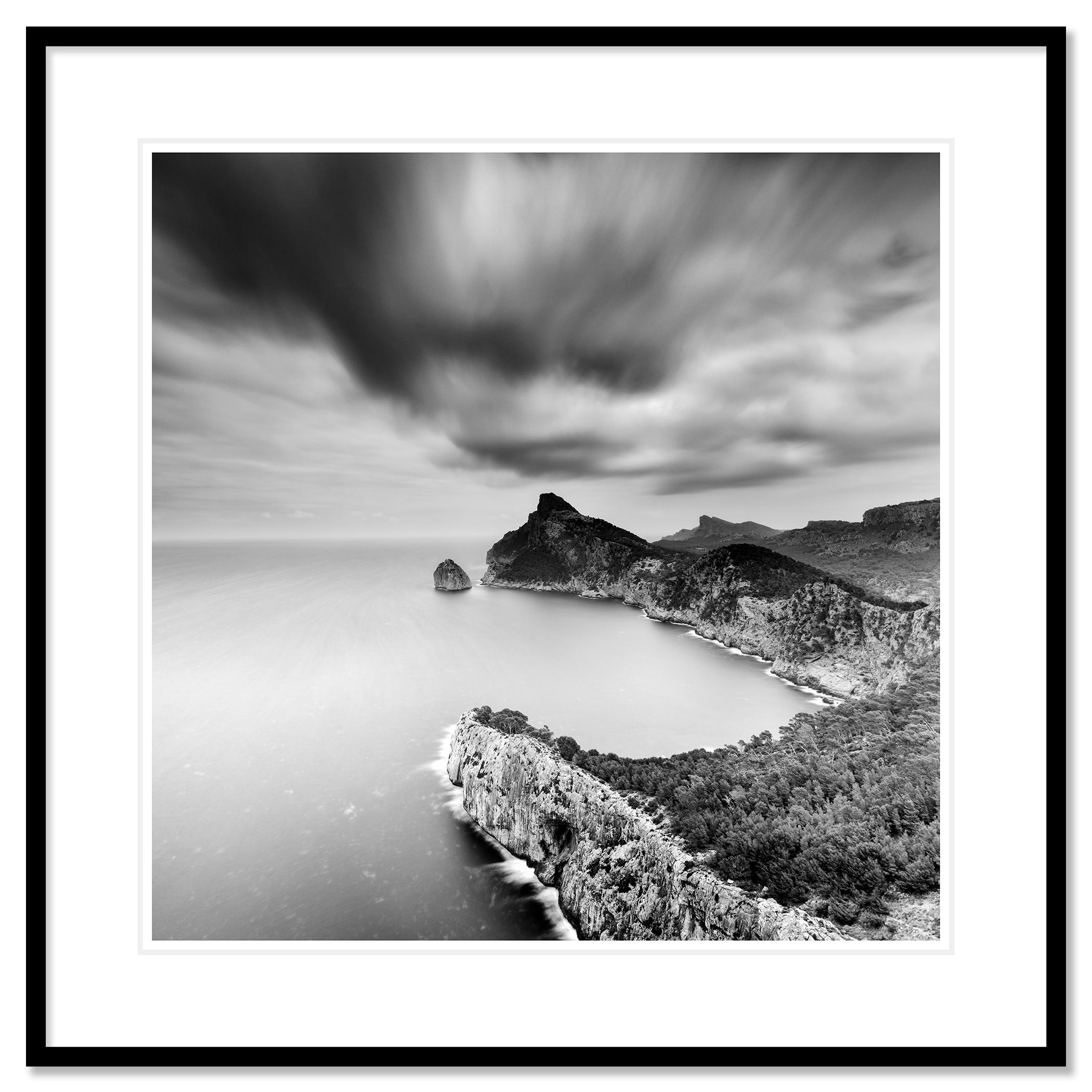 Mirador Es Colomer, Mallorca, fotografía fina en blanco y negro, edición limitada - Photograph Contemporáneo de Gerald Berghammer