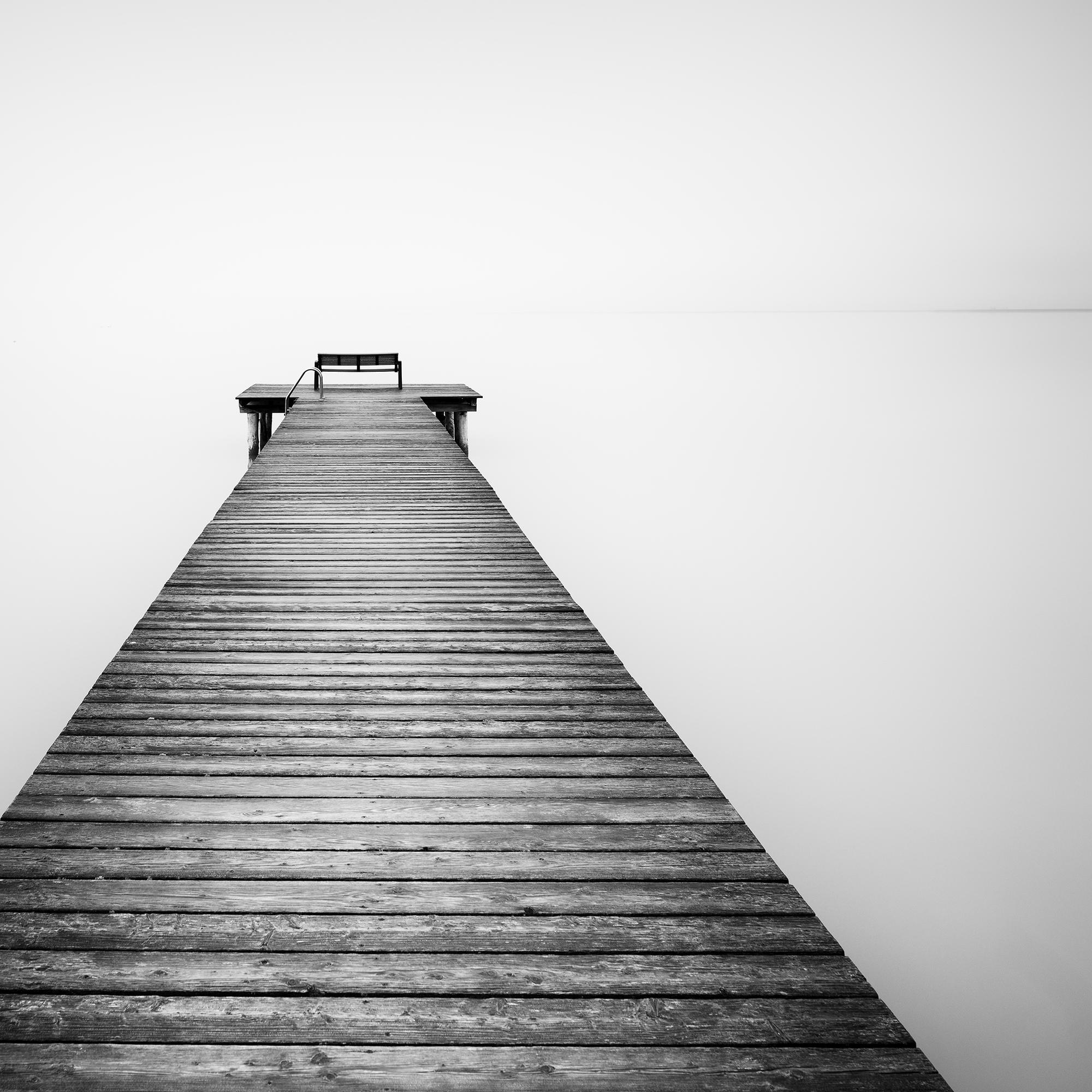 Pier, Lake, Silent Morning, monochrome minimalistische Fotografie, limitierte Auflage im Angebot 6