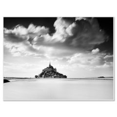 Mont Saint Michel, Panorama, riesige Wolke, Frankreich, Schwarz-Weiß-Landschaft