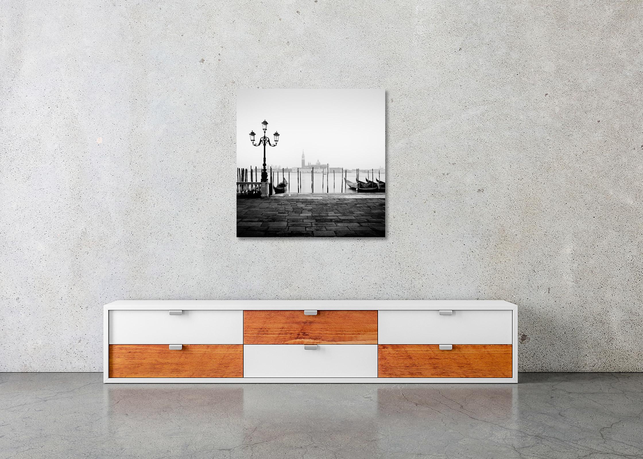 Mehr Freier Raum Basilica Venedig Italien Schwarz-Weiß-Fotografie der bildenden Kunst im Angebot 2