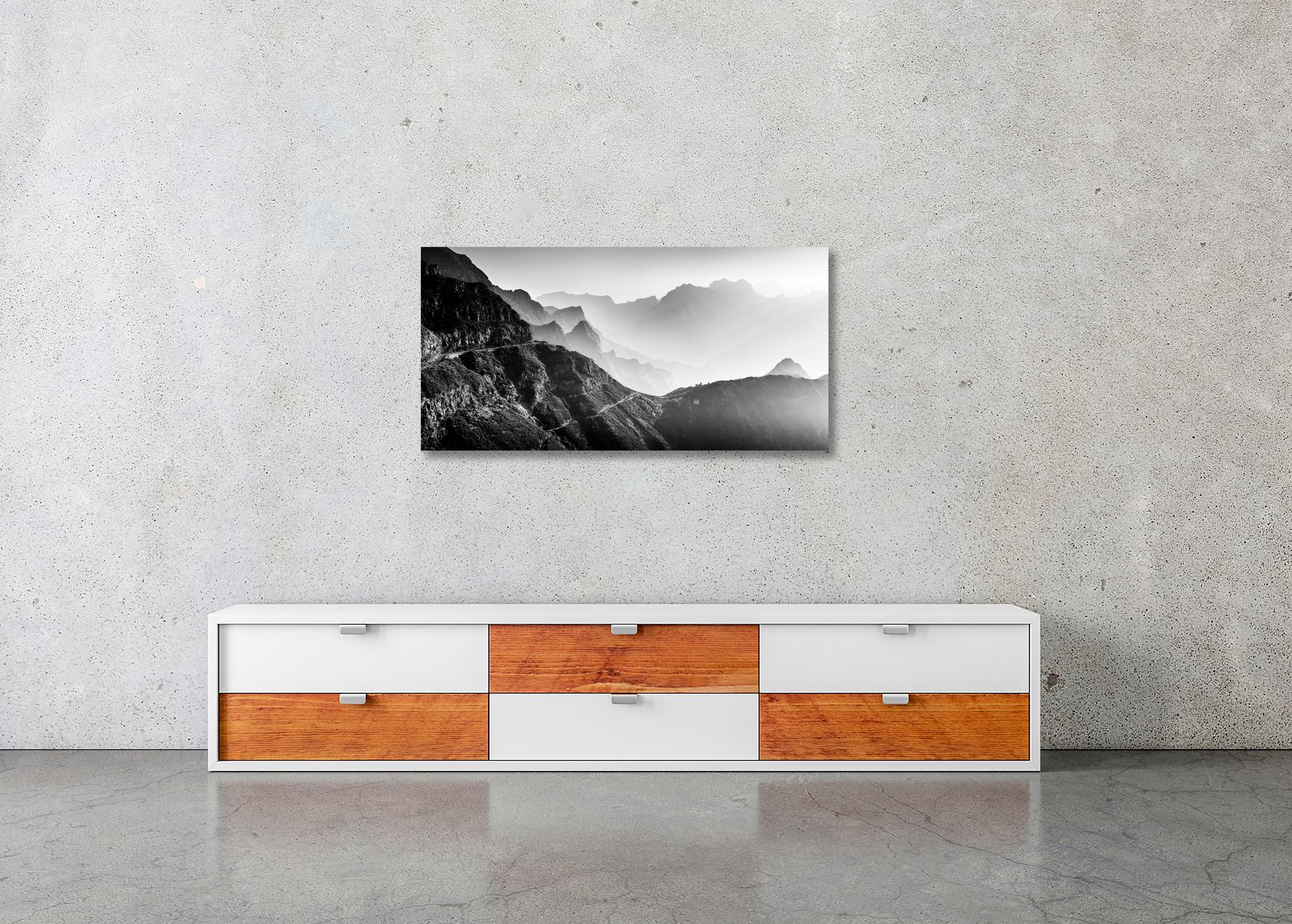 Morgenlicht in den Bergen, Schwarz-Weiß-Fotografie, Landschaft, Fine Art im Angebot 2
