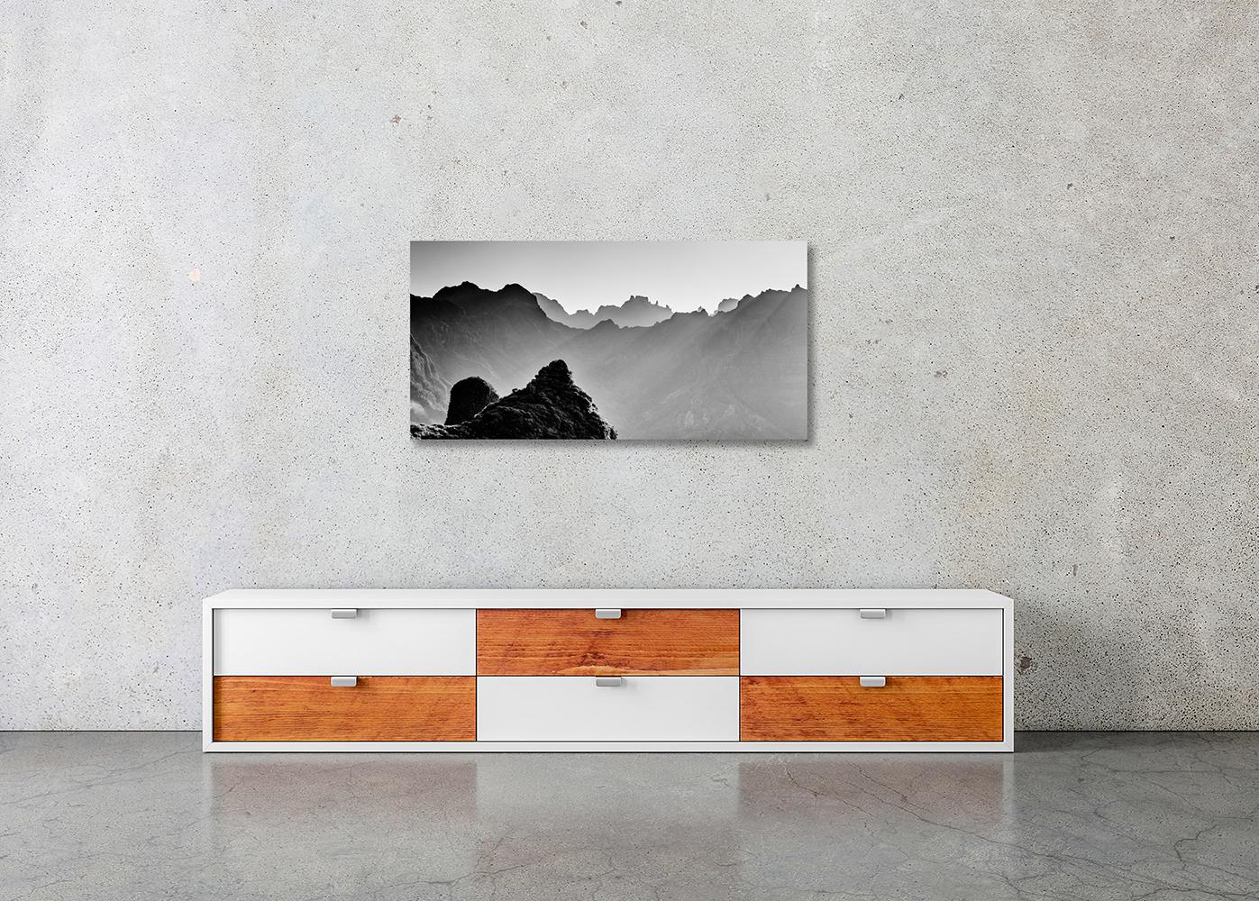 Luce del mattino in montagna, fotografia mono di grande formato, edizione limitata in vendita 2