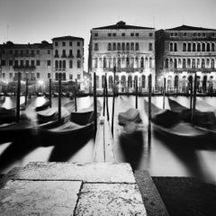Rituel du matin, gondole, Venise, photographie noir et blanc, paysage urbain, art