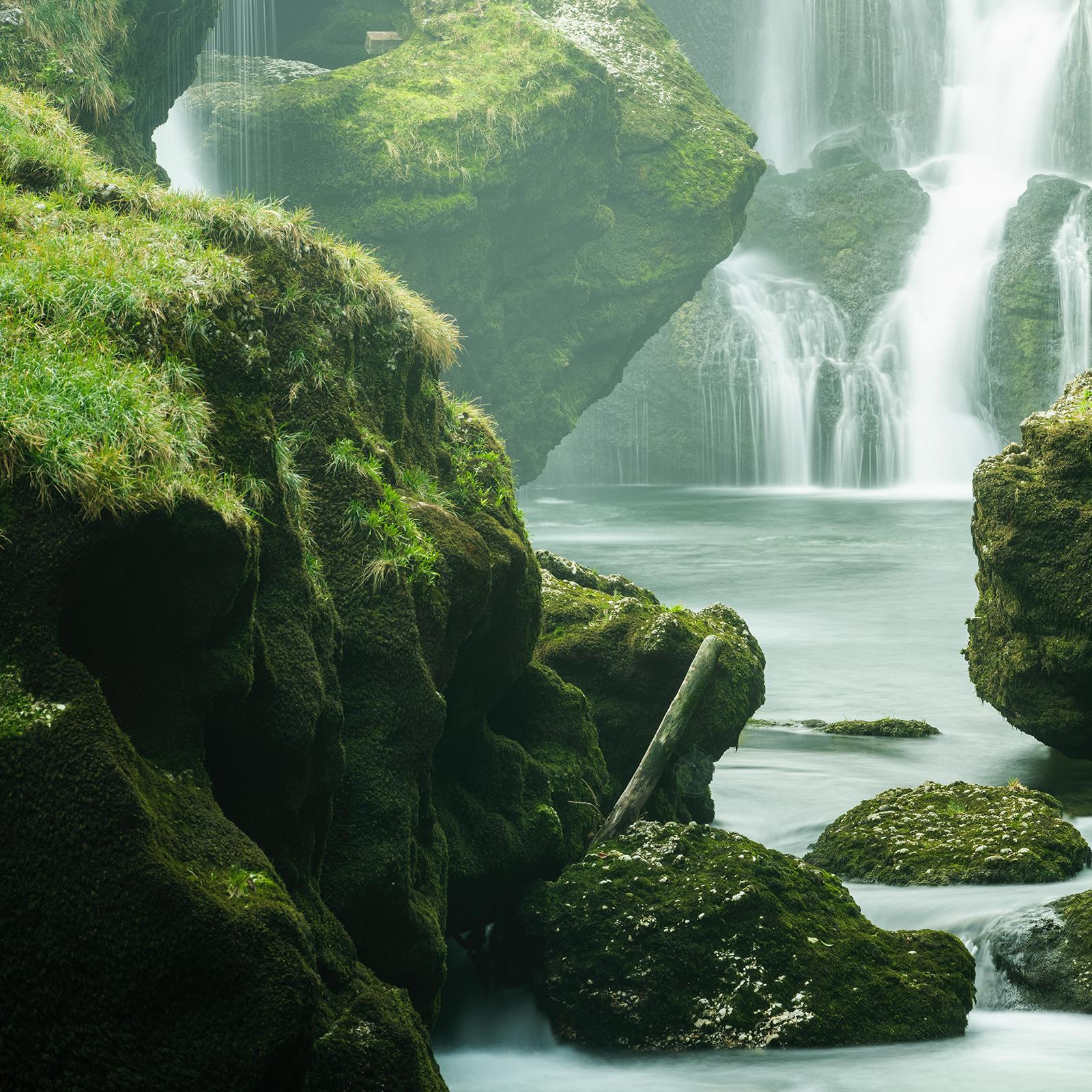 Moss-Wasserfall mit Deckel, großformatige Fotografie, Landschaft, limitierte Auflage im Angebot 5