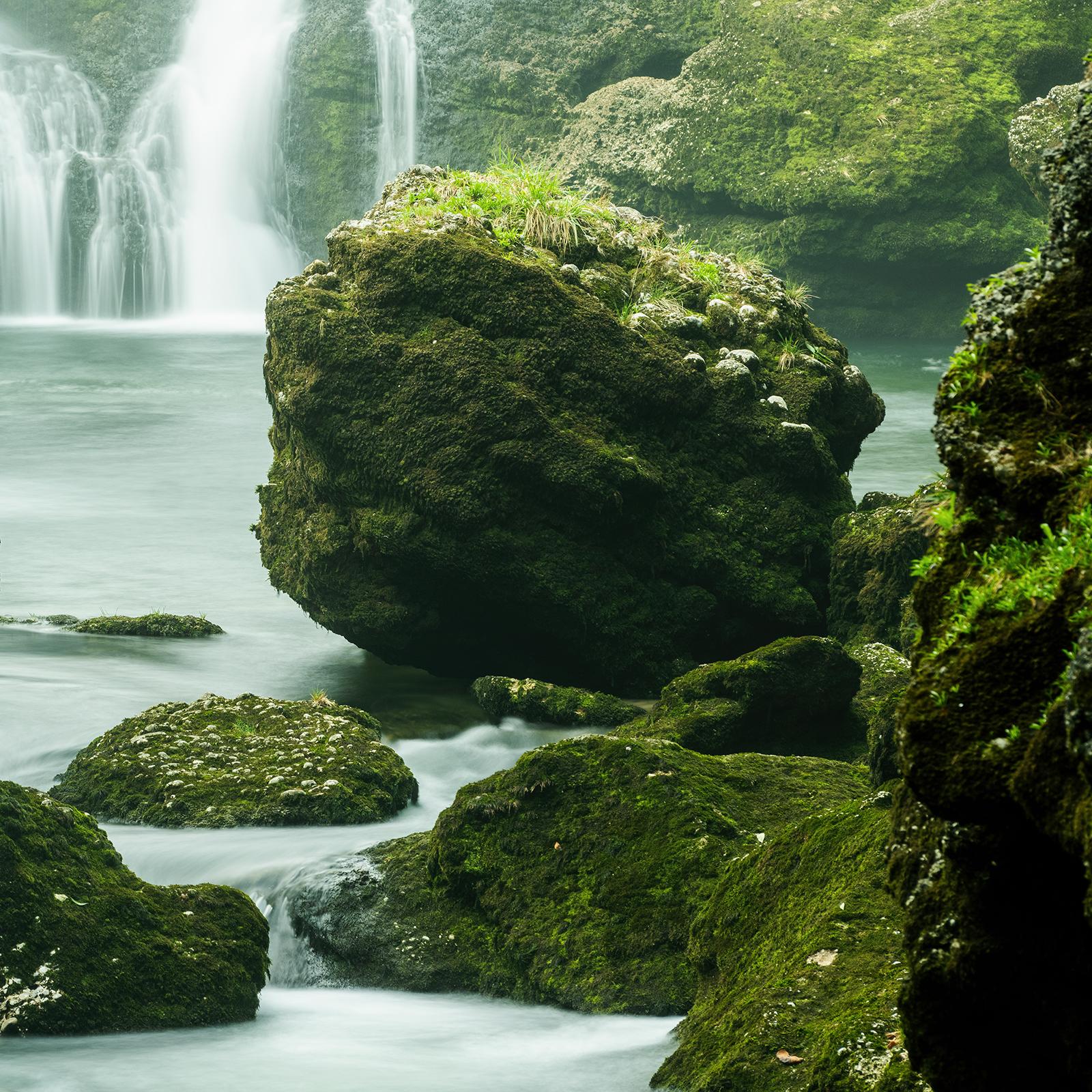 Moss-Wasserfall mit Deckel, großformatige Fotografie, Landschaft, limitierte Auflage im Angebot 4