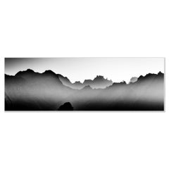 Berge im Schatten, Morgenlicht, Schwarz-Weiß-Fotografie, Panorama, Kunst